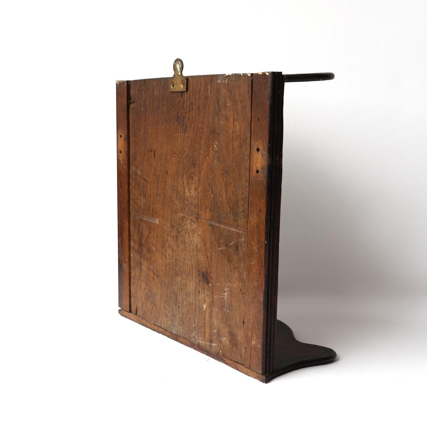Antique Niche à panneau en chêne sculpté, étagère murale à miroir, 17e siècle en vente 2