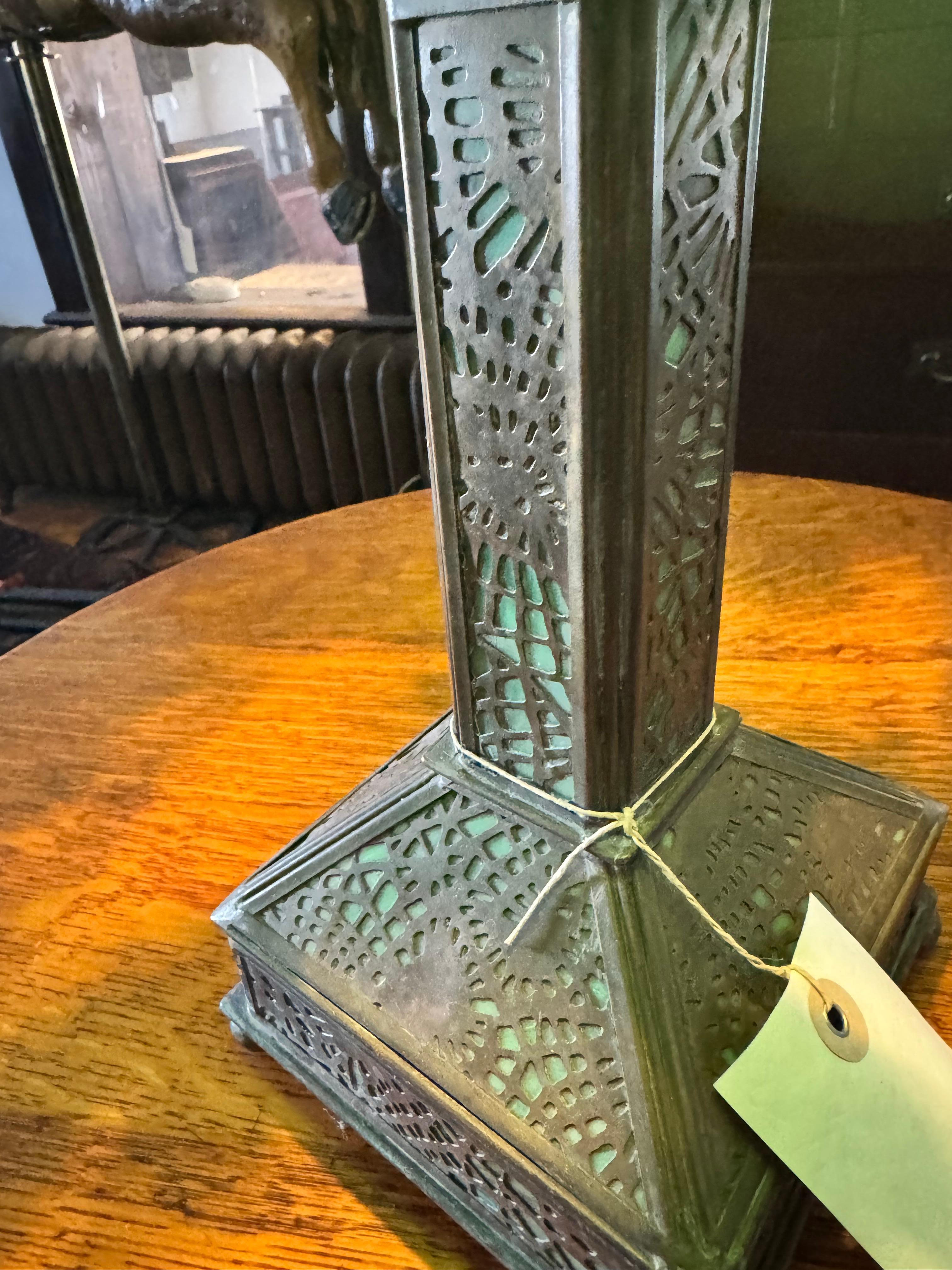 20ième siècle Lampe de bureau/table ancienne en vigne de la première rivière - Stickley époque W5666   VENTE en vente