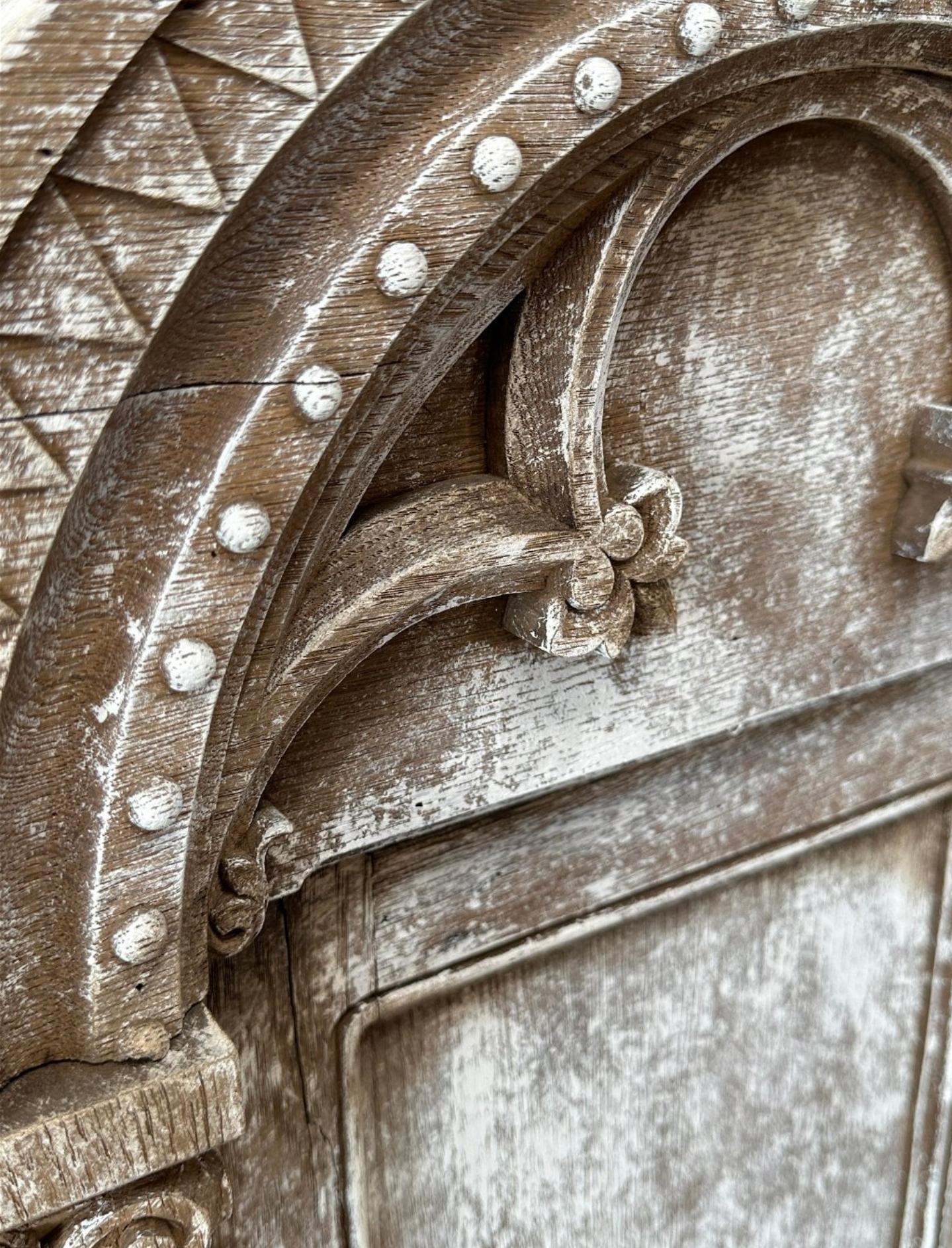 Antike frühromanische gotische architektonische Tabernakel Nische Tür  (Europäisch) im Angebot