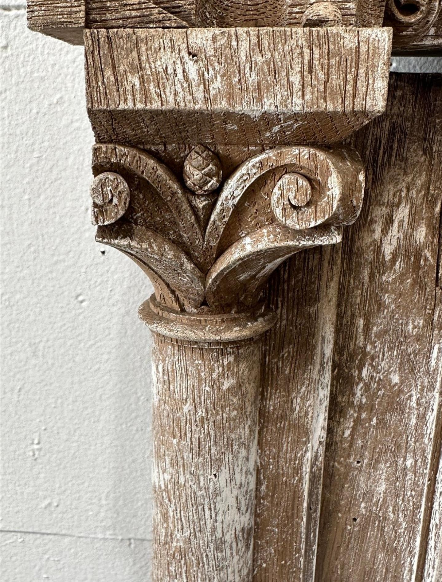 Antike frühromanische gotische architektonische Tabernakel Nische Tür  (Handgefertigt) im Angebot