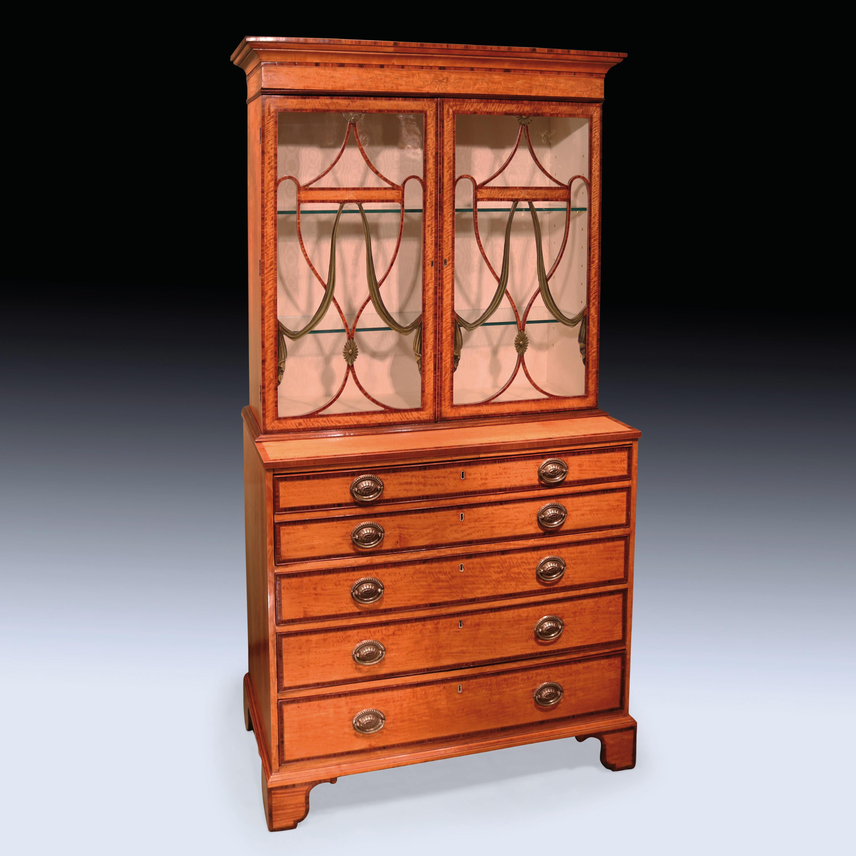 Eine feine Qualität späten 18. Jahrhundert Sheraton Periode satinwood Secretaire Bücherregal, Königsholz crossbanded im gesamten, mit Blatt & Ribbon eingelegten geformten Gesims über gemalt swag & Urne Astragale mit gut ausgestatteten Secretaire