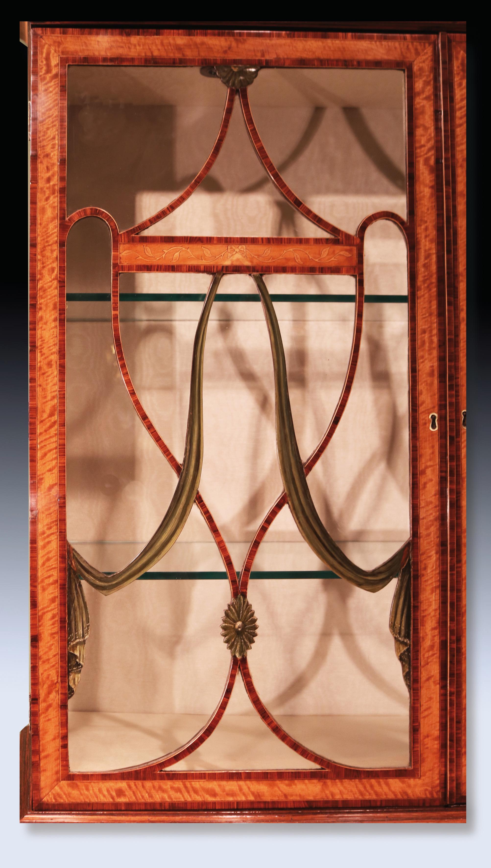 Antikes frühes Sheraton-Satinholz-Sekretär-Bücherregal (Spätes 18. Jahrhundert) im Angebot