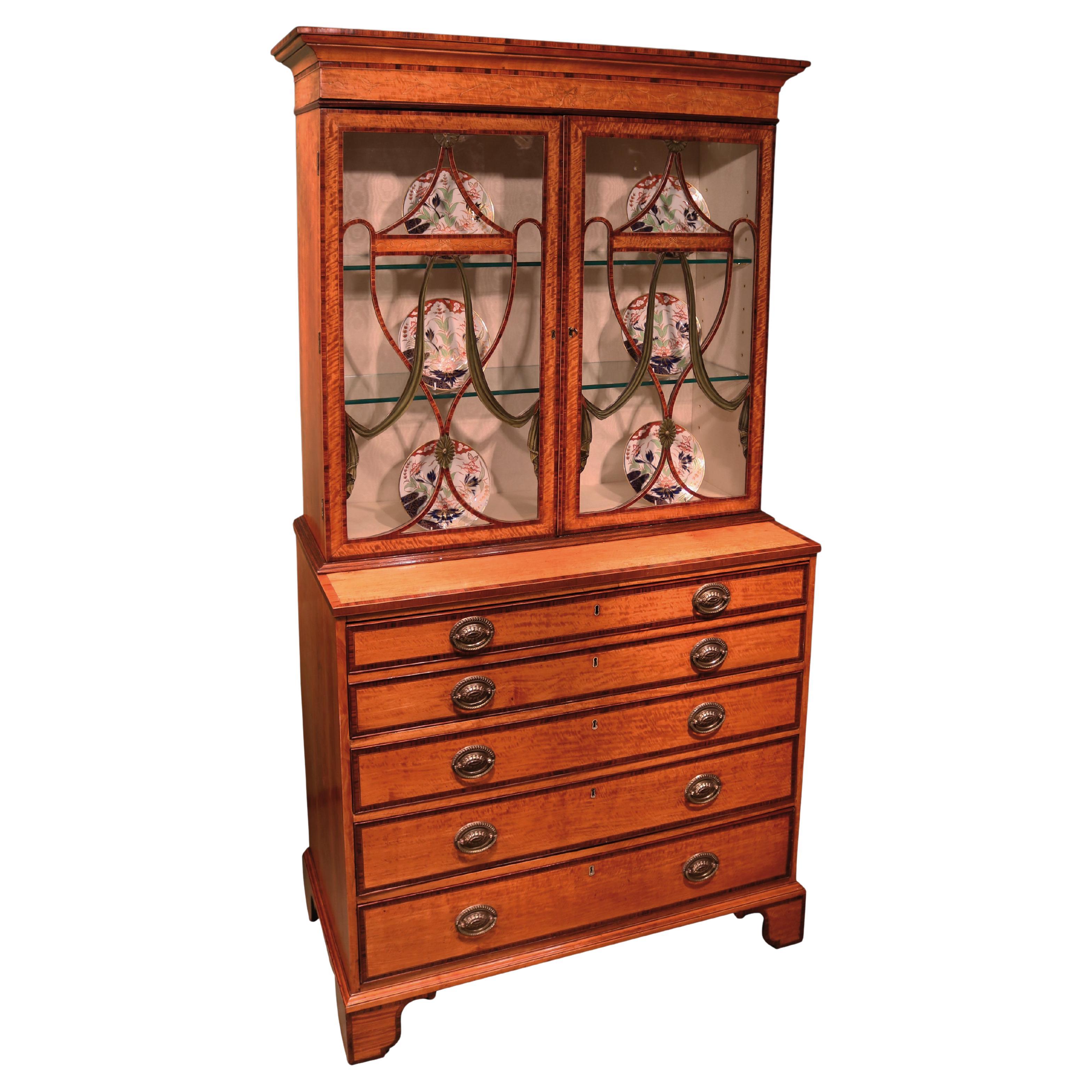 Ancienne bibliothèque à secret en bois satiné Sheraton