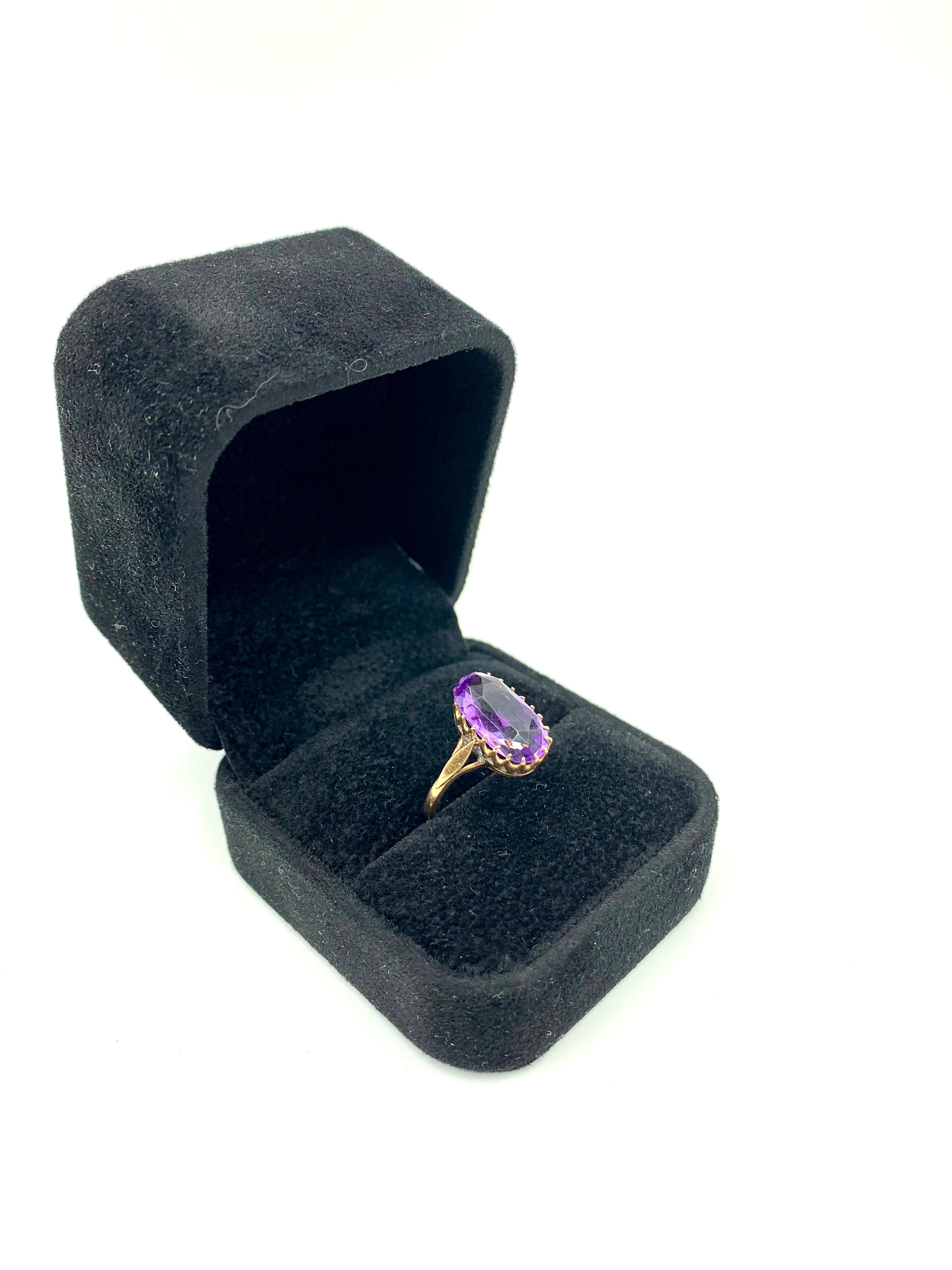 Women's or Men's Antique Early Victorian 14 Karat Gold Yellow and Amethyst Oval Ring 19th Century