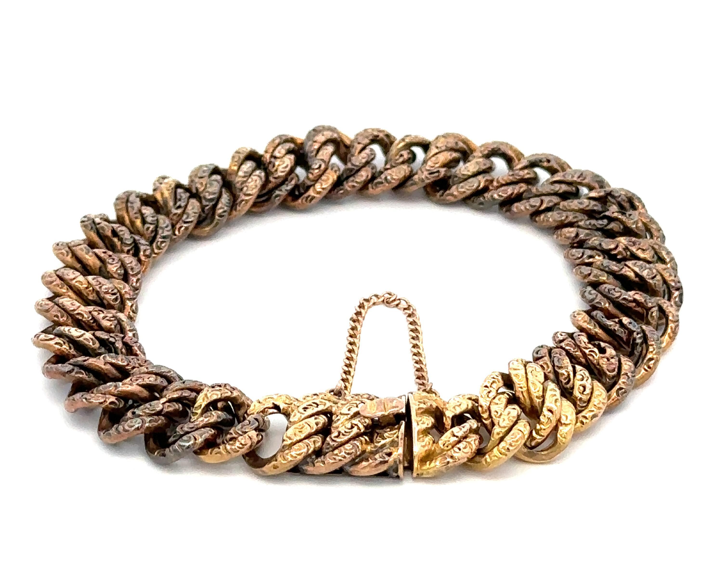 Material: Oro amarillo rosado macizo de 14 quilates
Peso: 18,43 gramos
Tipo de pulsera: Eslabón de doble bordillo repujado
Longitud de la pulsera: Se ajustará cómodamente a una muñeca de hasta 7 pulgadas. (ajustada a una muñeca)
Ancho de la