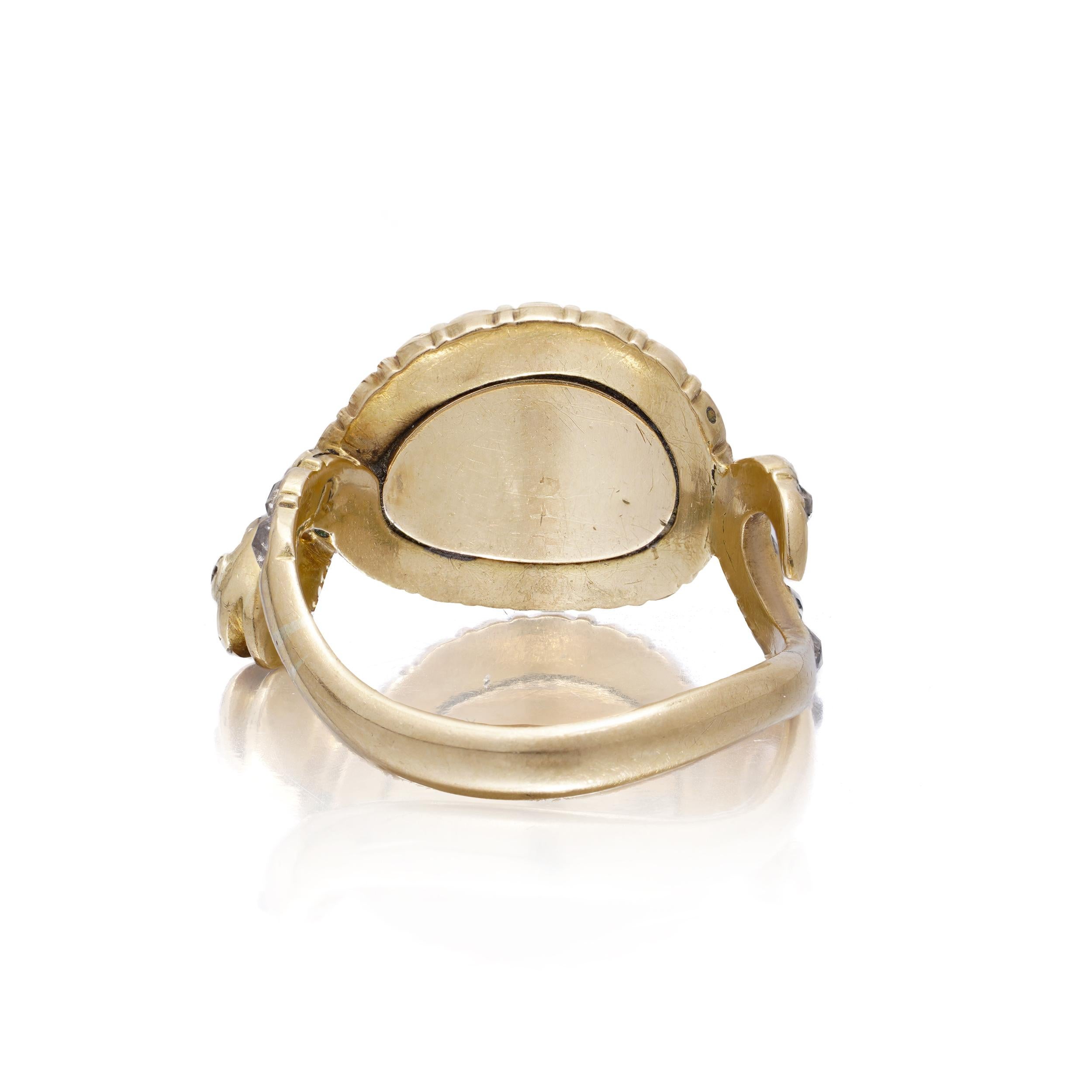 Antique early Victorian 18 K Yellow Gold Snake Ring with Old-Mine Diamonds & Cab In Good Condition For Sale In Braintree, GB