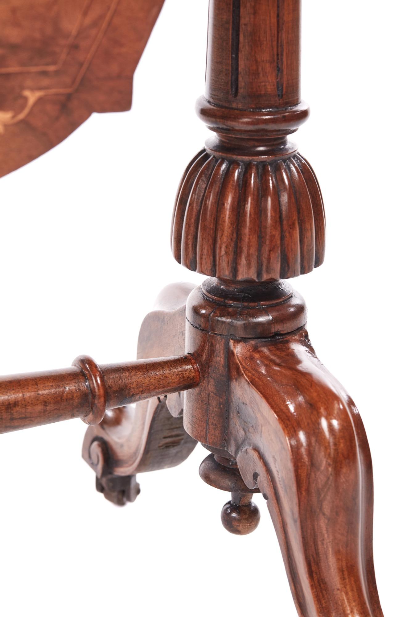 Ancienne table à écrire ou à coudre en ronce de noyer incrustée du début de l'époque victorienne du 19e siècle en vente 3