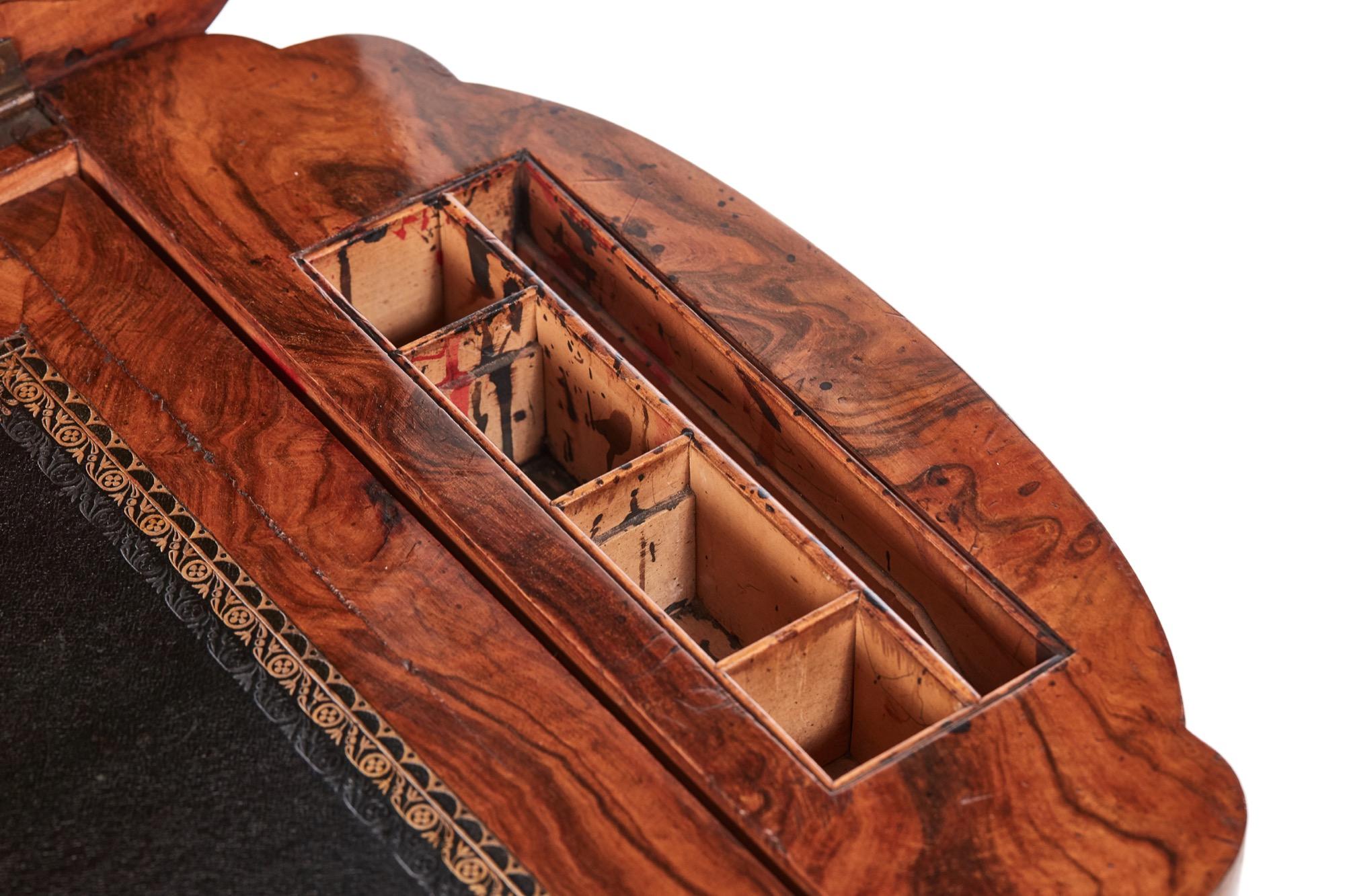 Ancienne table à écrire ou à coudre en ronce de noyer incrustée du début de l'époque victorienne du 19e siècle en vente 9