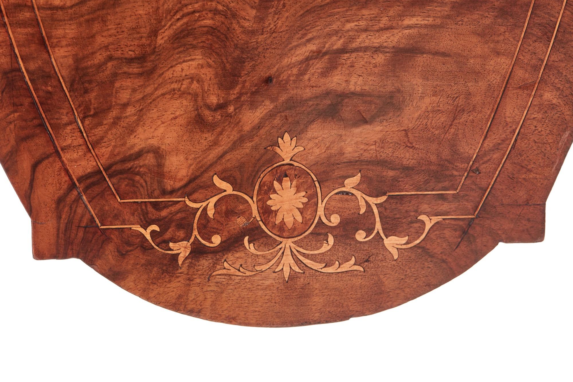 Ancienne table à écrire ou à coudre en ronce de noyer incrustée du début de l'époque victorienne du 19e siècle en vente 1