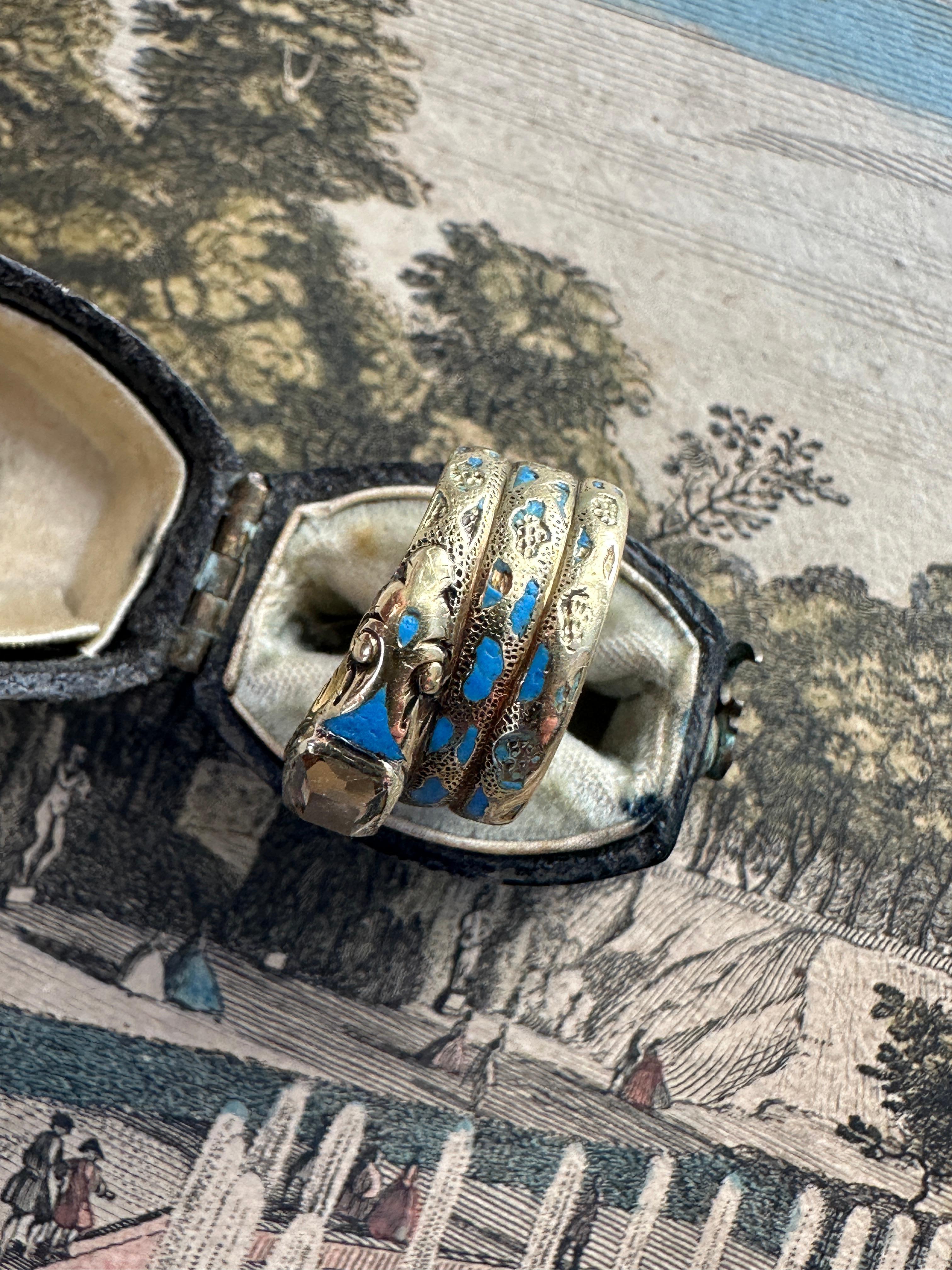 Bague serpent antique du début de l'ère victorienne en émail bleu et diamants taille table en vente 1