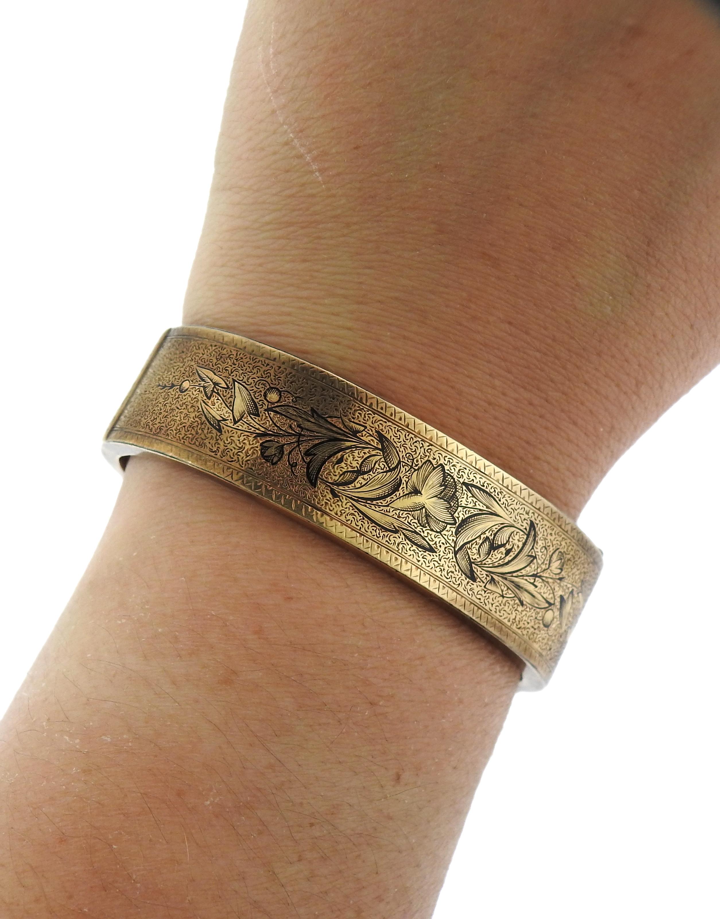 Antique Early Victorian Circa 1870s Enamel Gold Bangle Bracelet In Excellent Condition For Sale In New York, NY