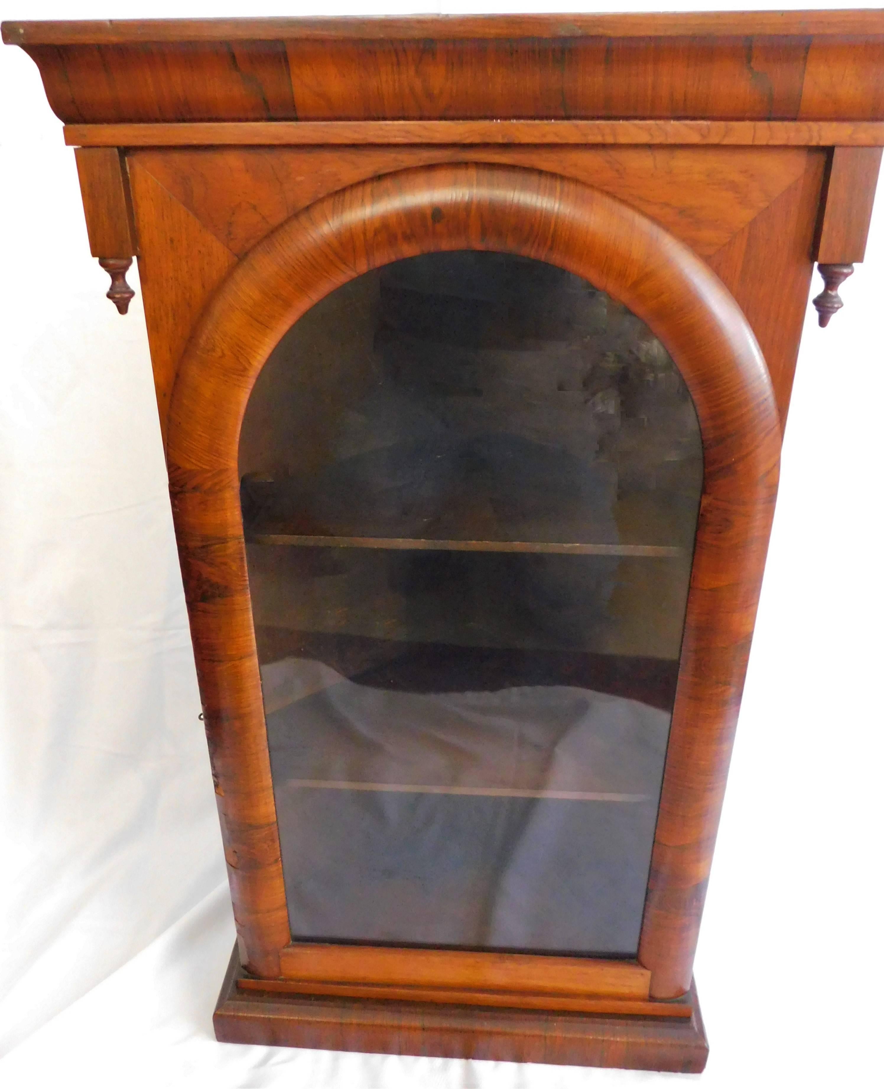 Antique Early Victorian England Fruitwood Veneer Corner Cabinet In Good Condition In Hamilton, Ontario