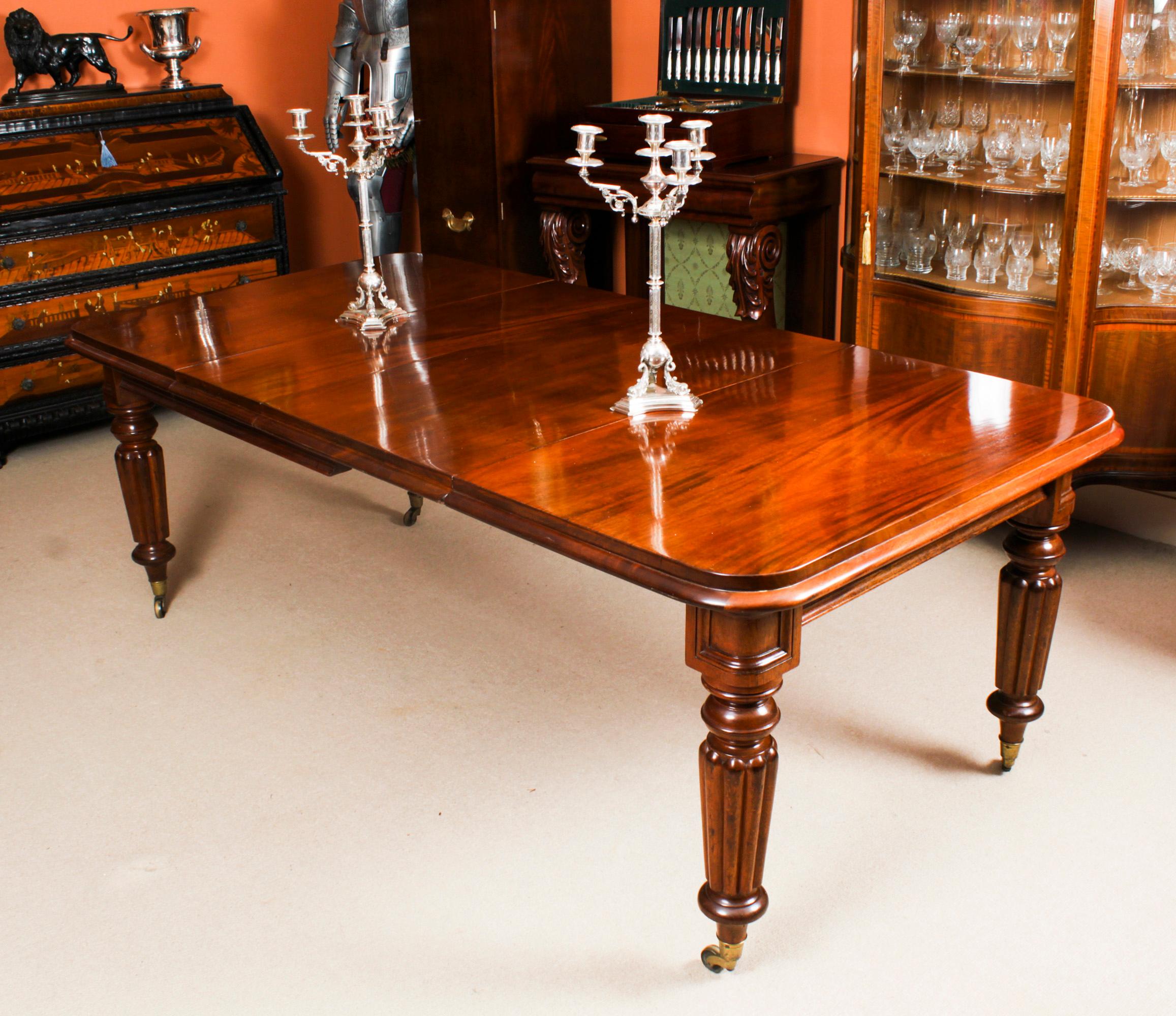 A very rare opportunity to own a good early antique early Victorian extending dining table by Gillows, of Lancaster, Circa 1840 in date.
 
This amazing table has two leaves, which can be added or removed as required to suit the occasion. It has been