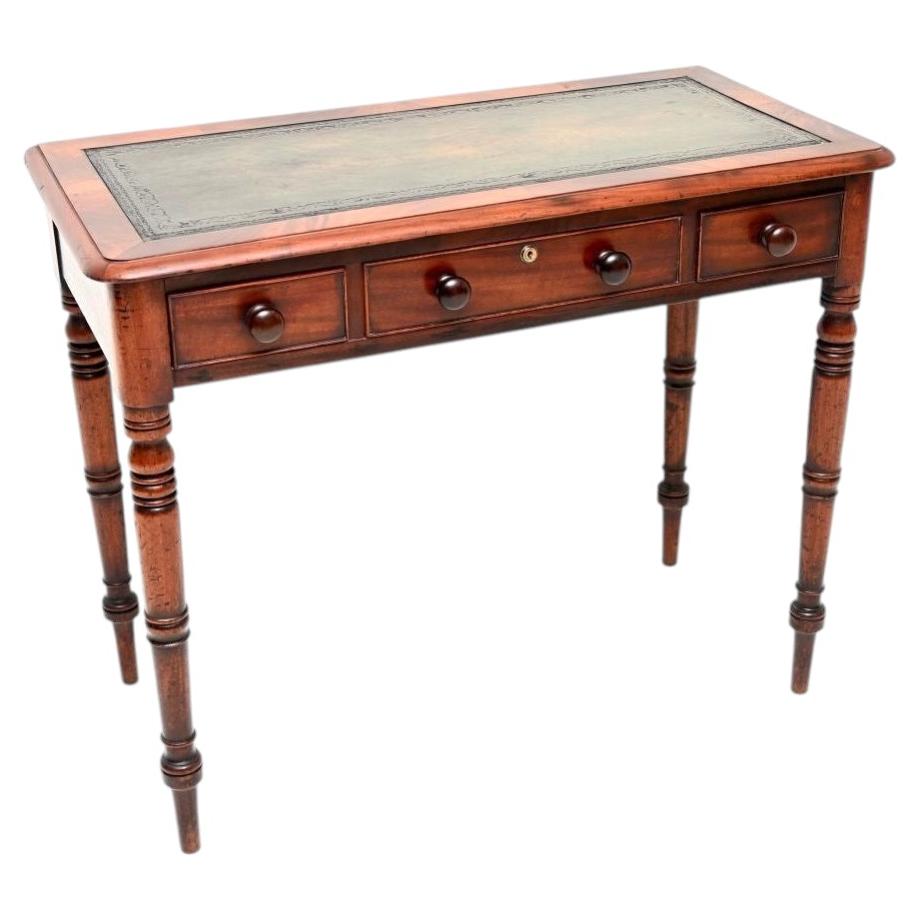Ancienne table à écrire / bureau à dessus en cuir du début de l'époque victorienne