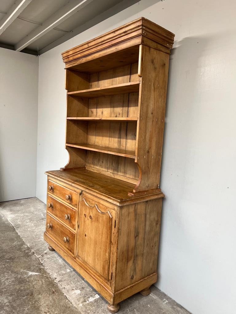 Antique Early Victorian Pine Housekeeper’s Dresser In Good Condition For Sale In Markington, GB