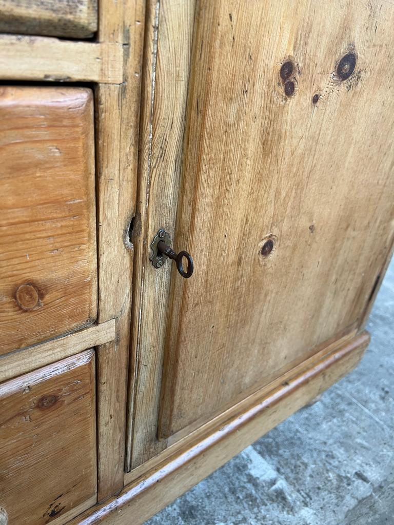 Antique Early Victorian Pine Housekeeper’s Dresser For Sale 4