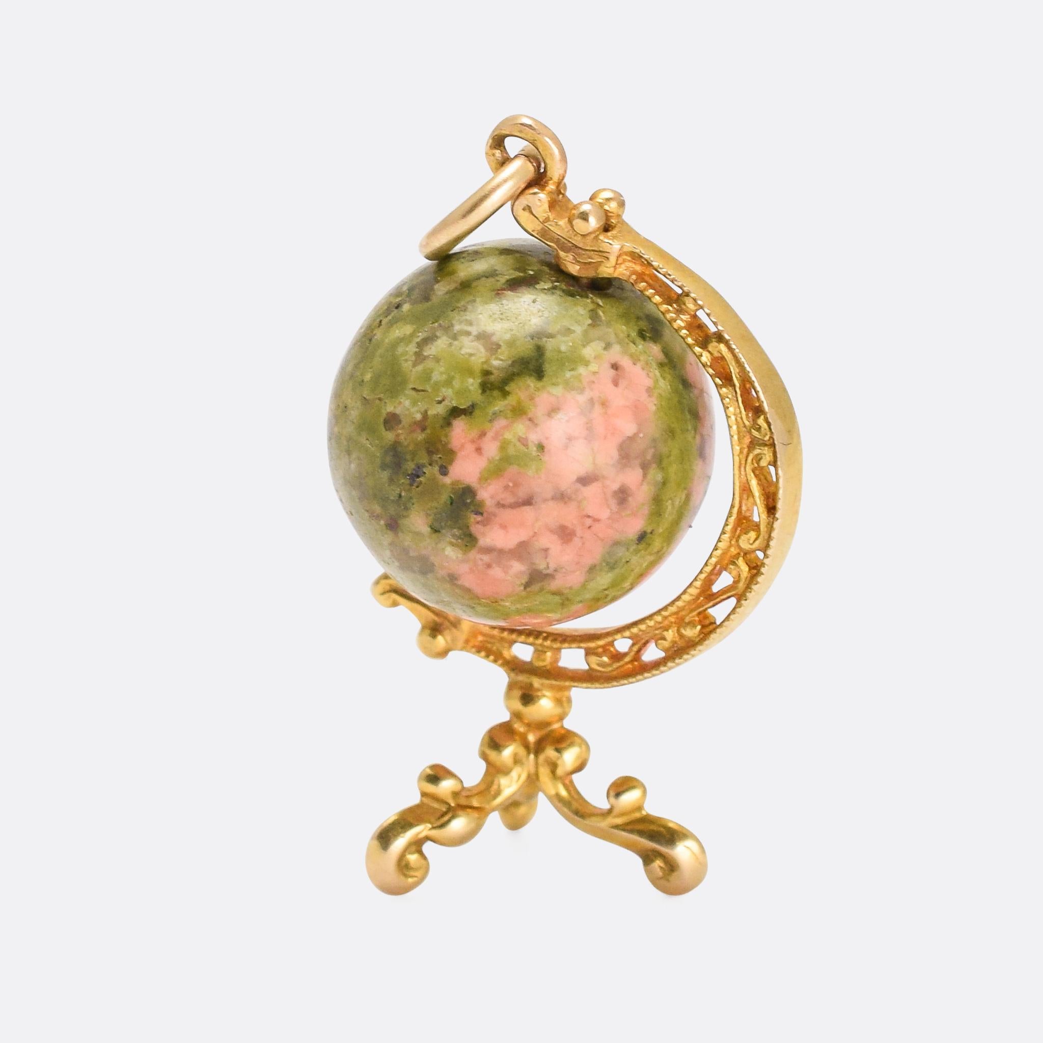 Antique Early Victorian Unakite Jasper Spinning Globe Pendant In Good Condition In Sale, Cheshire