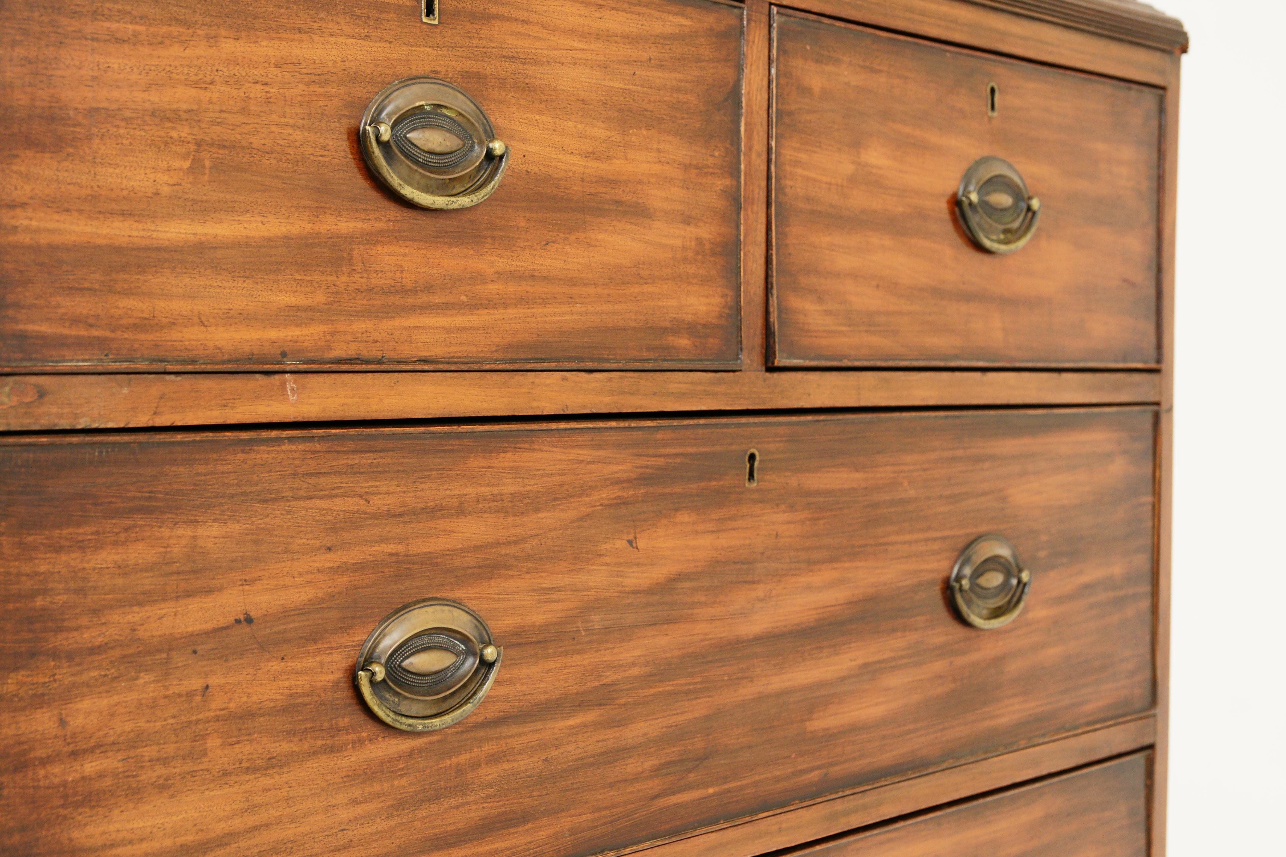 Antique Early Victorian Walnut Linen Press, Gents Dresser, Scotland, 1830 In Good Condition In Vancouver, BC