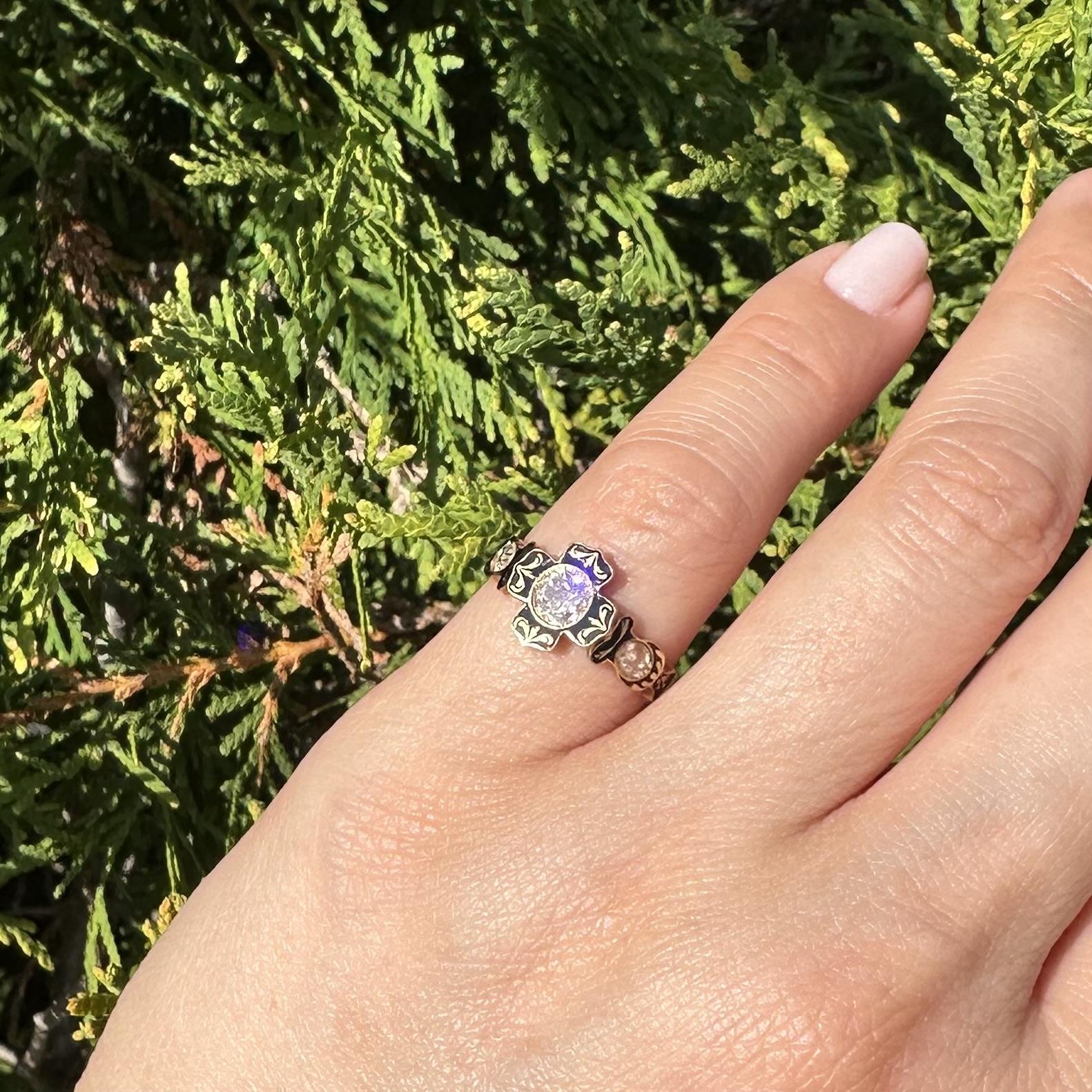Antiker frühviktorianischer Gelbgold-Rosenschliff-Diamant-Schwarzemaille-Trauerring im Angebot 5
