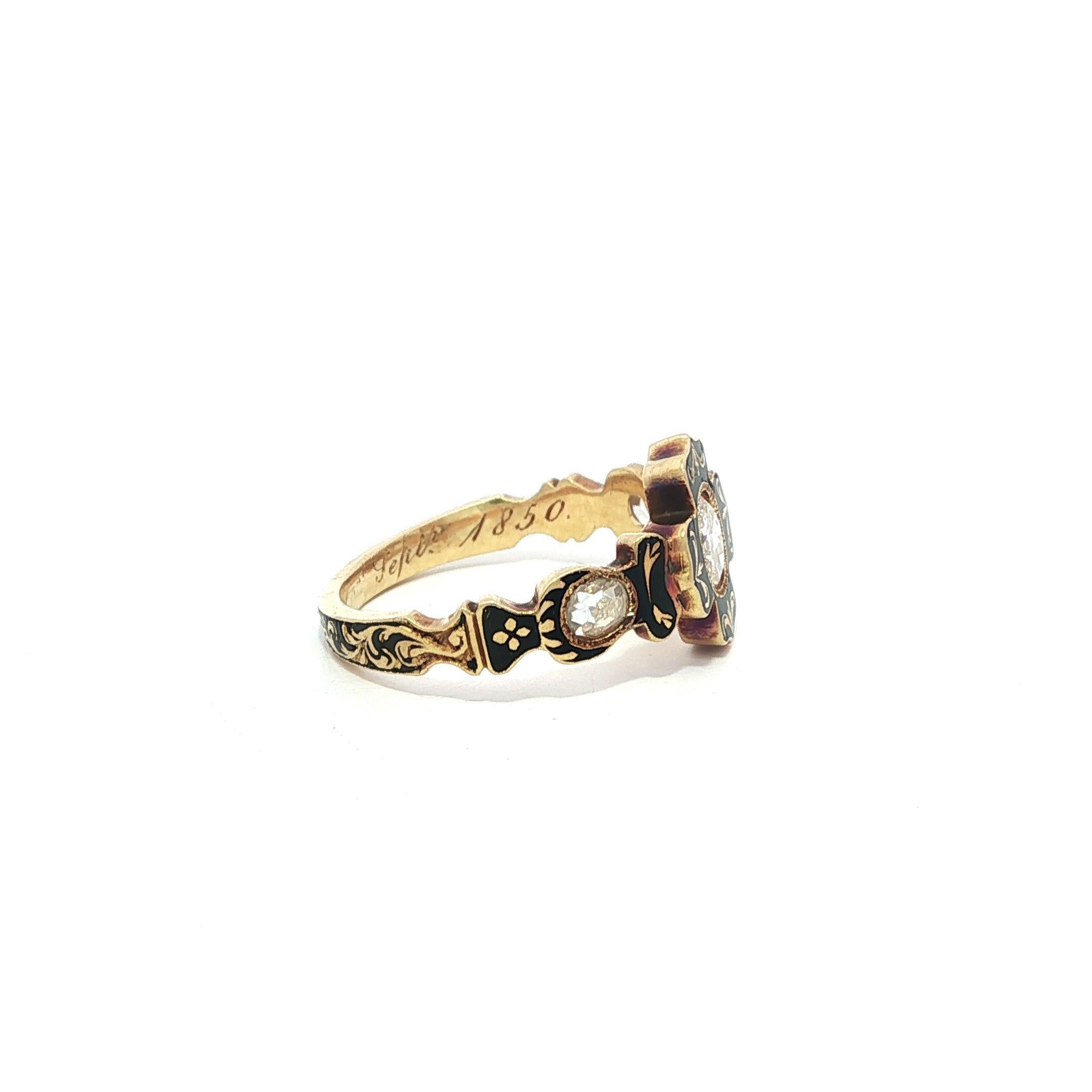 --Stein(e):--
(3) Natürliche echte Diamanten - Rosenschliff - Rillenfassung - schöne weiße Brillanten - 0,50ctw (ca.)

MATERIAL: Massiv 18k Gelbgold mit schwarzer Emaille Arbeit
Gewicht: 3.19 Gramm
Ringgröße: 5.5 (Passt auf einen Finger. Wir können