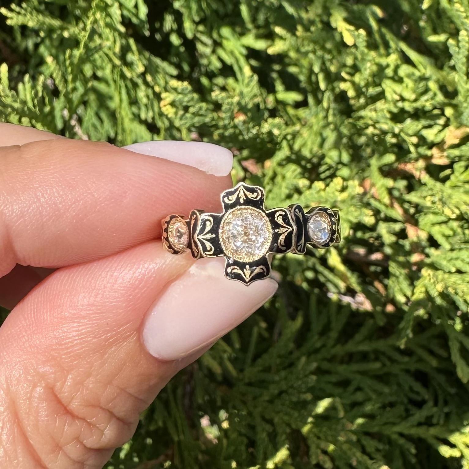 Antiker frühviktorianischer Gelbgold-Rosenschliff-Diamant-Schwarzemaille-Trauerring im Angebot 3