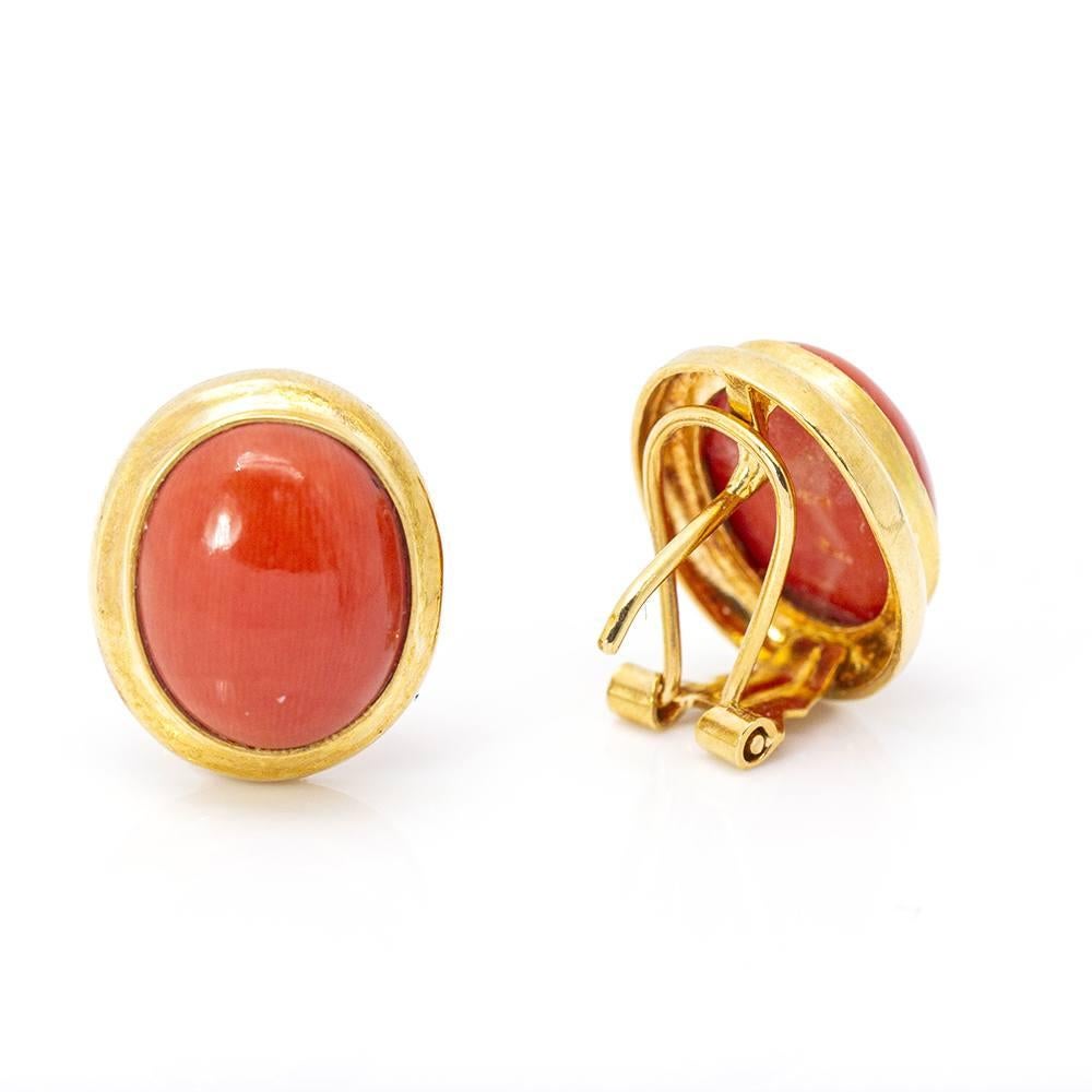 Antike Ohrringe aus Gelbgold und Koralle im Zustand „Hervorragend“ im Angebot in BARCELONA, ES