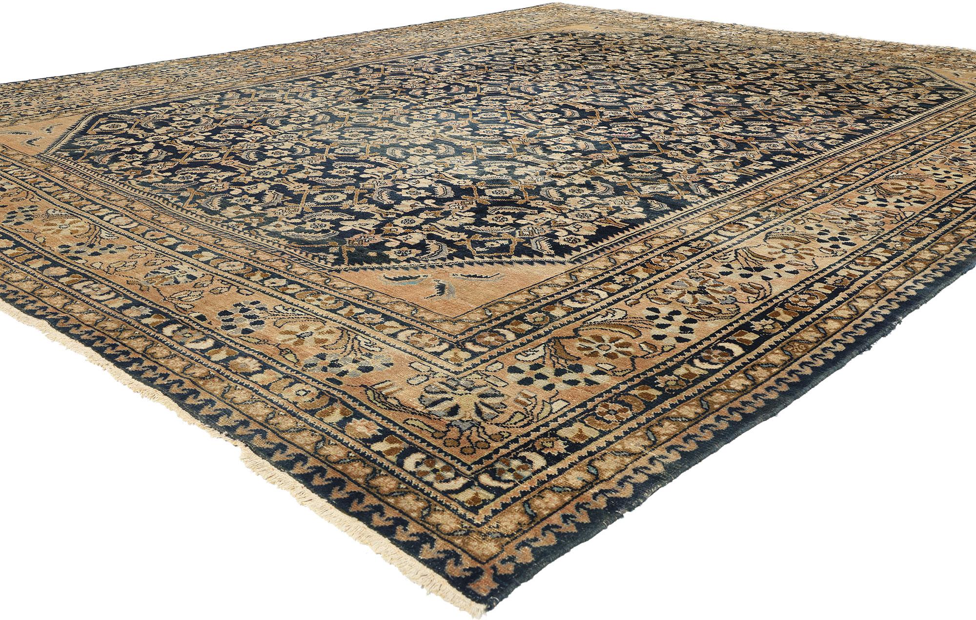 78896 Alfombra Persa Antigua Malayer, 11'00 x 13'08. Adéntrate en un mundo de elegancia atemporal con esta alfombra persa antigua Malayer de lana anudada a mano y envejecida. La composición presenta un fascinante campo de tinta de medianoche