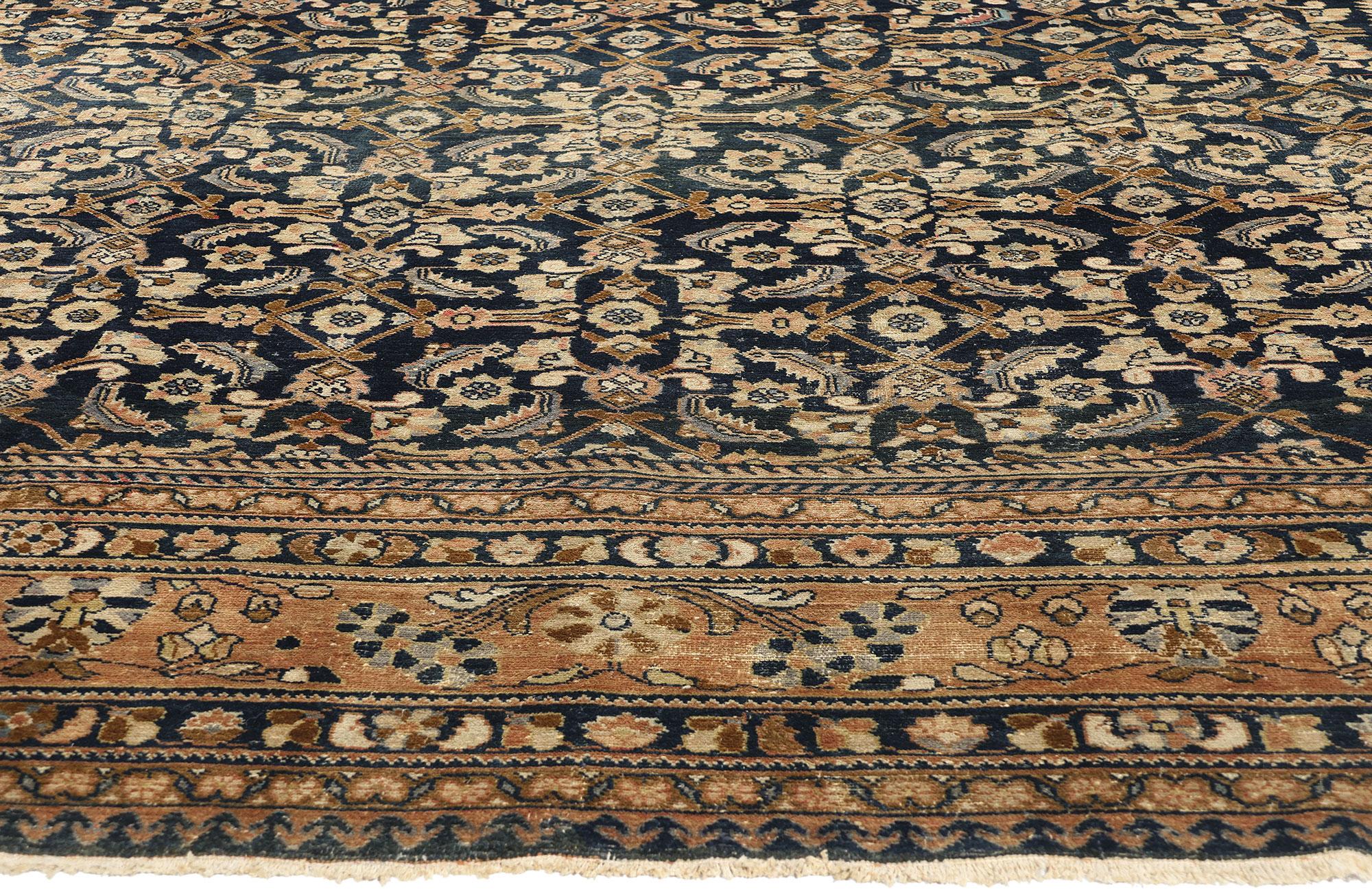 Alfombra Persa Malayer Antigua Tono Tierra, 11'00 x 13'08 en Desgastado estado para la venta en Dallas, TX