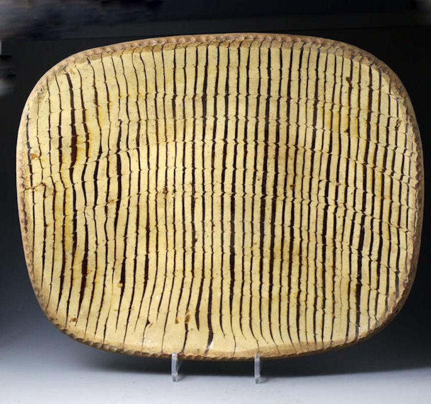 Antique Earthenware Slipware Comb Decorated Dish circa 1800 English In Good Condition For Sale In Woodstock, OXFORDSHIRE