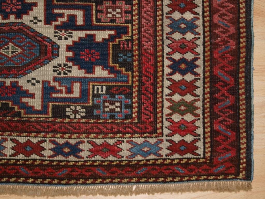 Tissage Tapis du Caucase oriental ancien avec motif d'étoiles Lesghi, petite taille, vers 1900 en vente