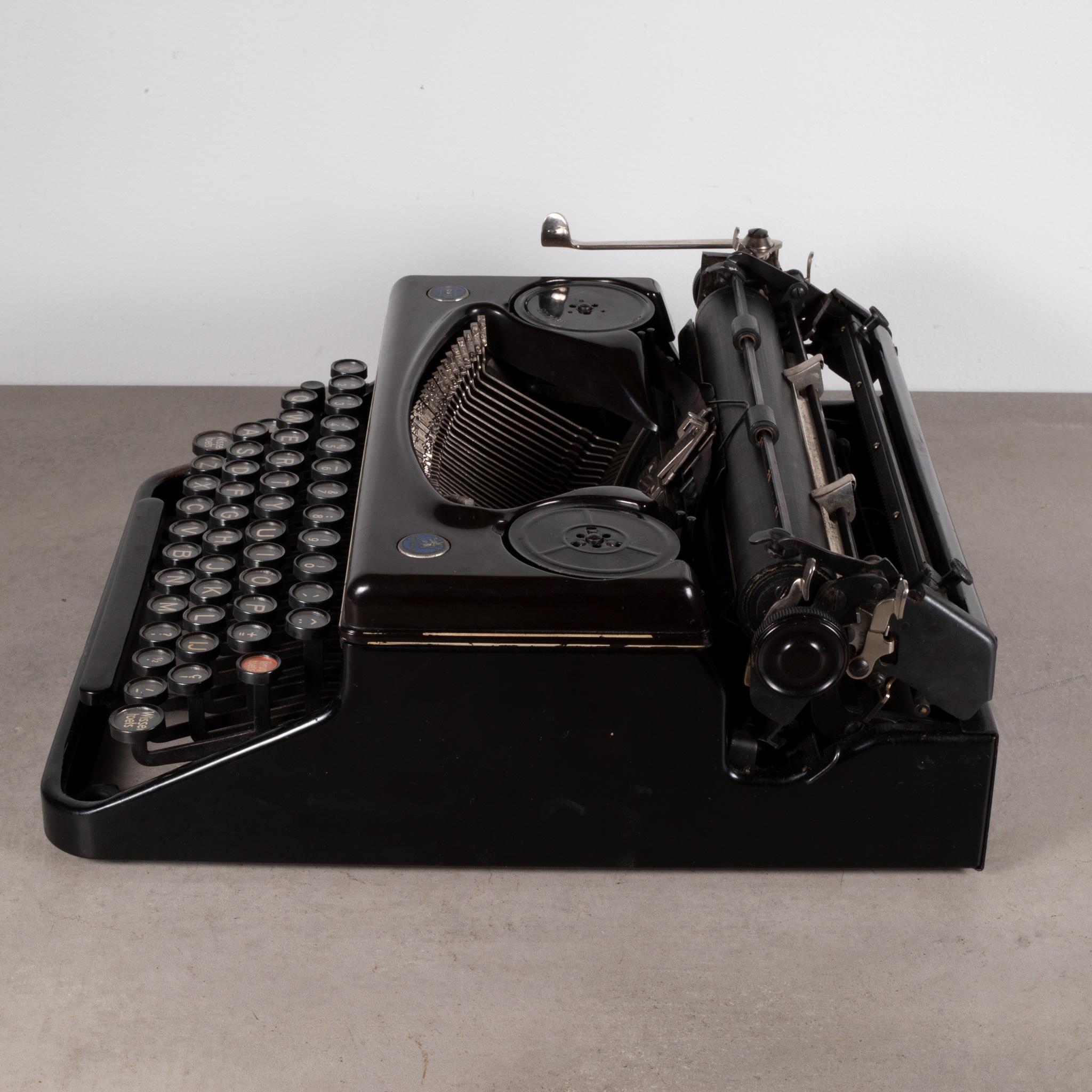 Antique East German Triumph Werke A.G. Nurnberg Typewriter, c.1925 In Good Condition In San Francisco, CA
