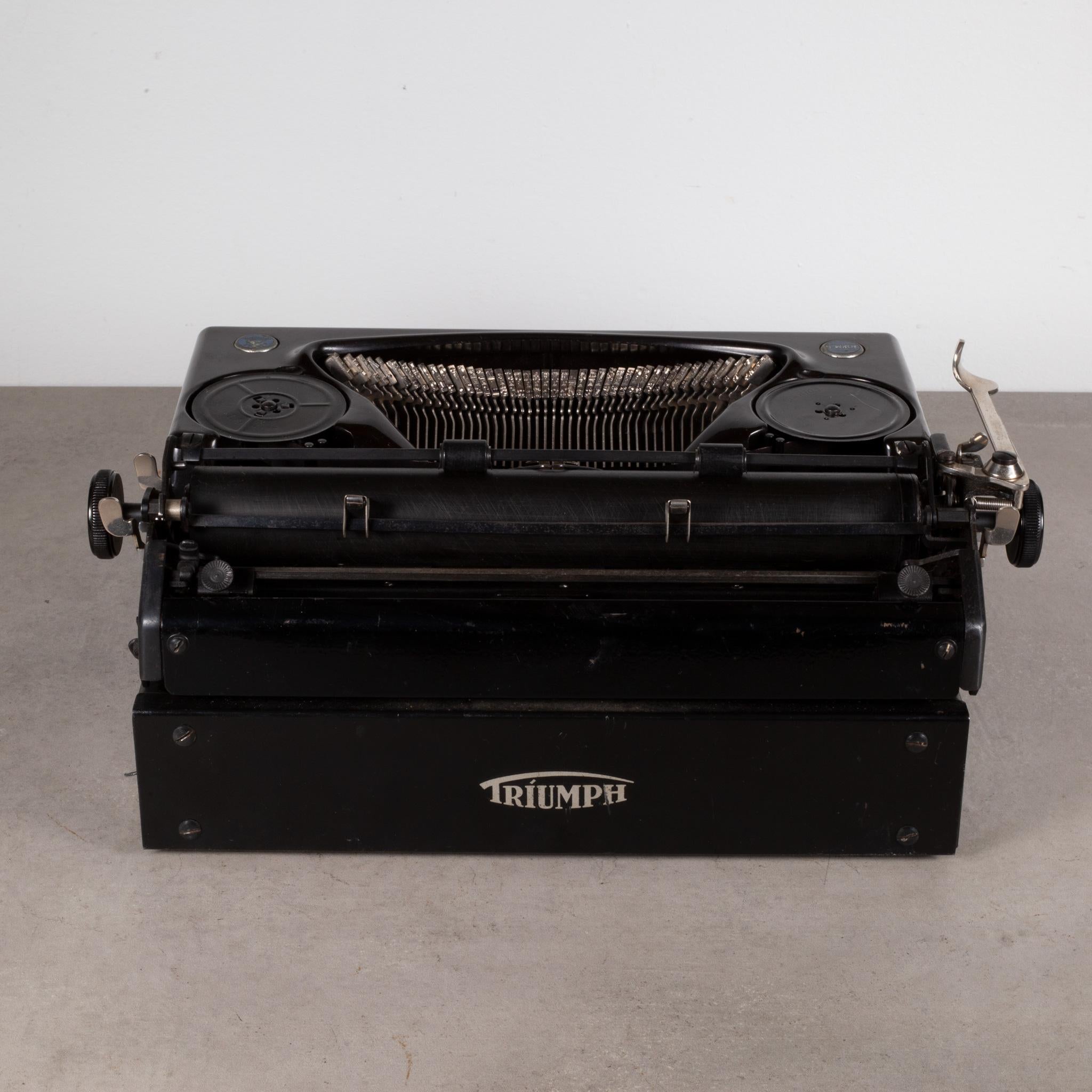 20th Century Antique East German Triumph Werke A.G. Nurnberg Typewriter, c.1925