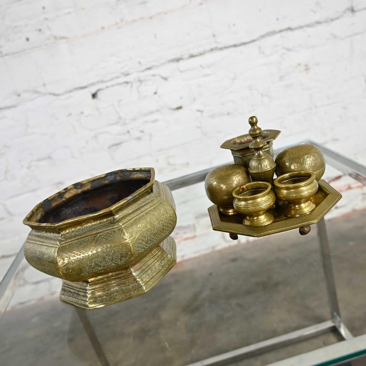 Anglo-Indian Vintage East Java Indonesian Brass Tepak Sireh Betel Nut Set 7 Pieces For Sale