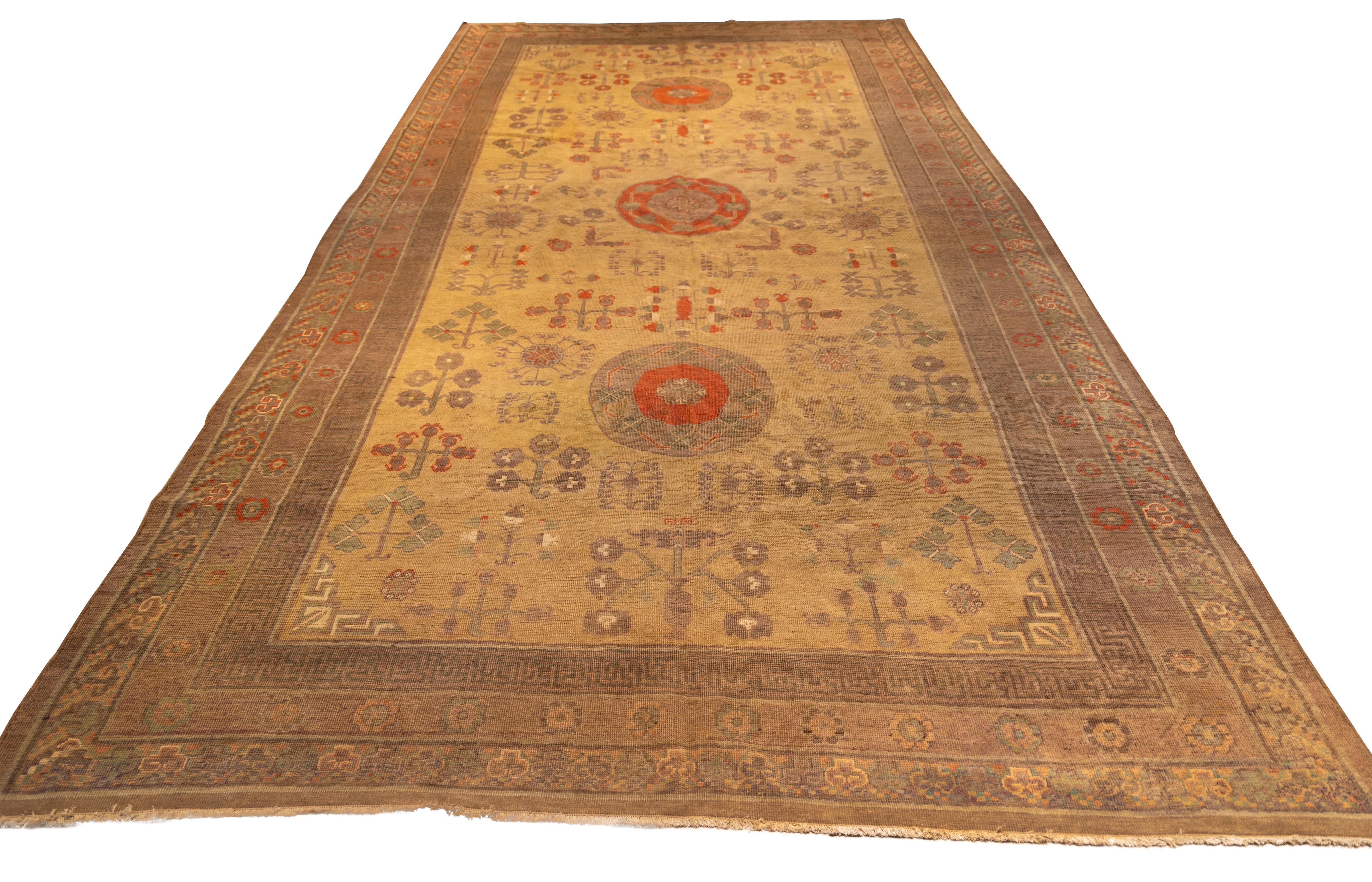 Khotan Antique east turkestan chinese khotan rug in vendita