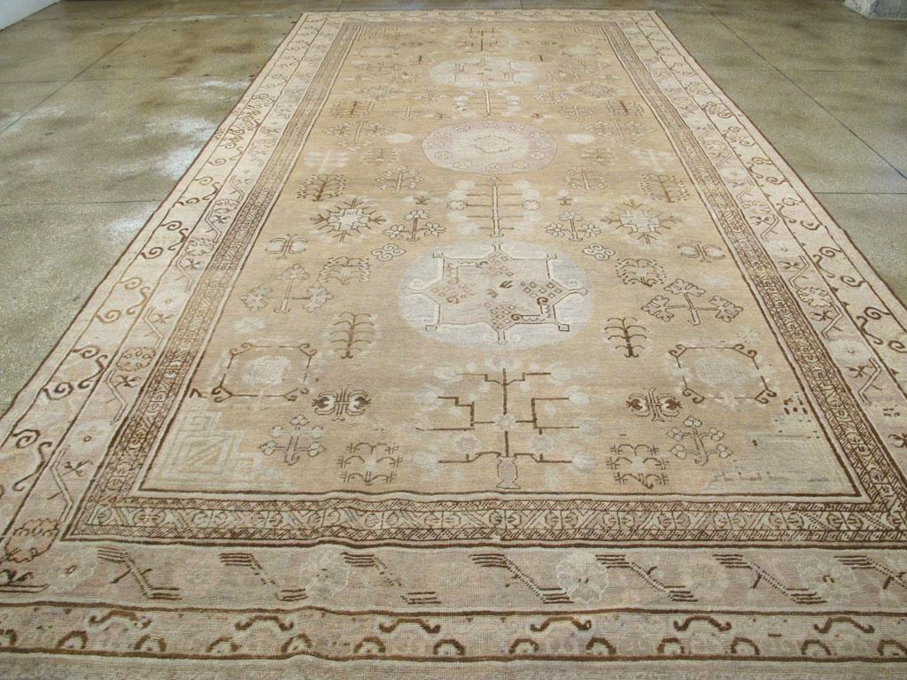 Antique East Turkestan Khotan Carpet In Good Condition In New York, NY