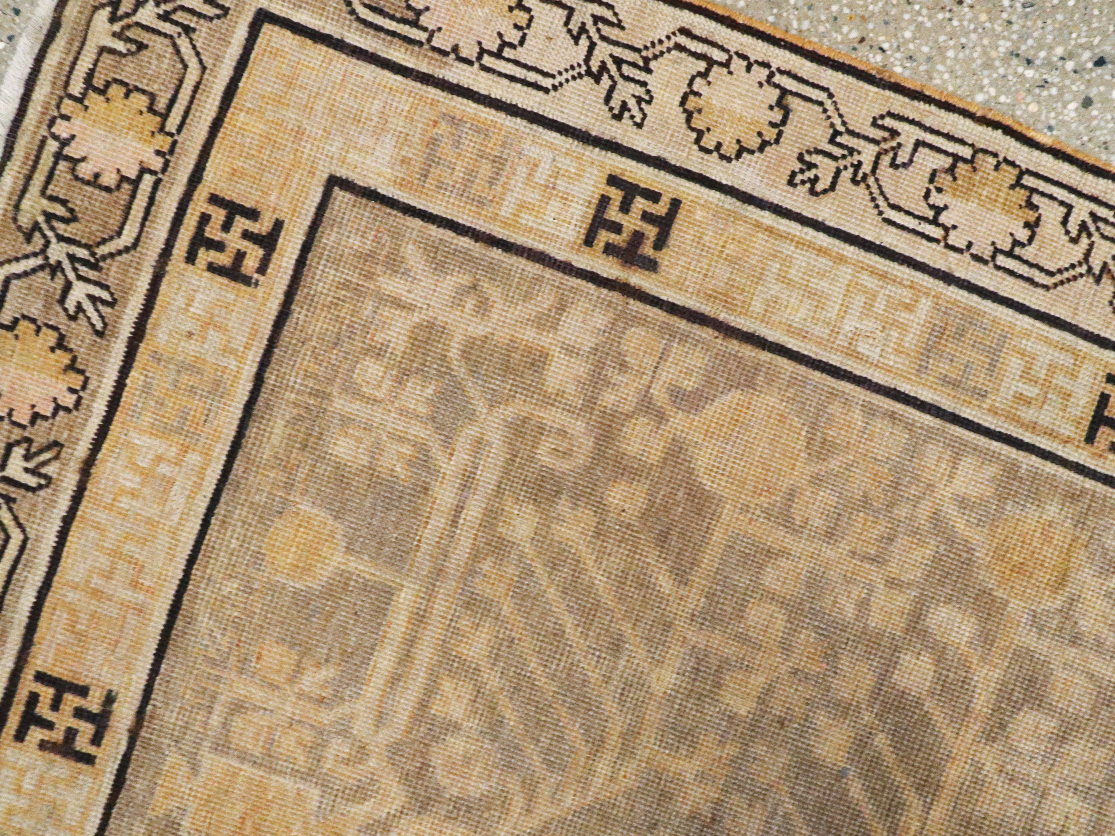Laine Ancien tapis Khotan du Turkestan oriental en vente