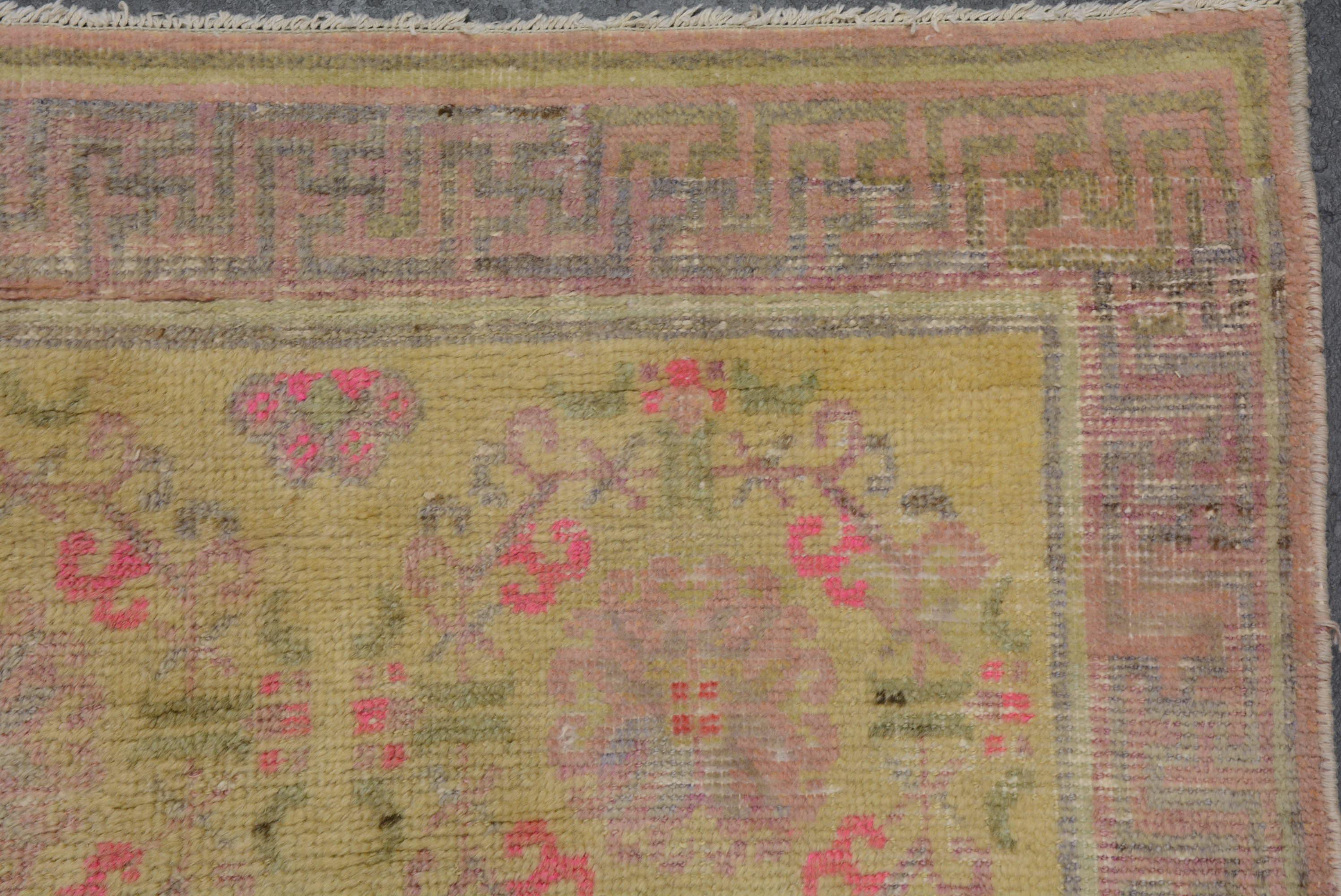 Laine Tapis ancien du Turkestan oriental Khotan avec motif de couronne globale en vente