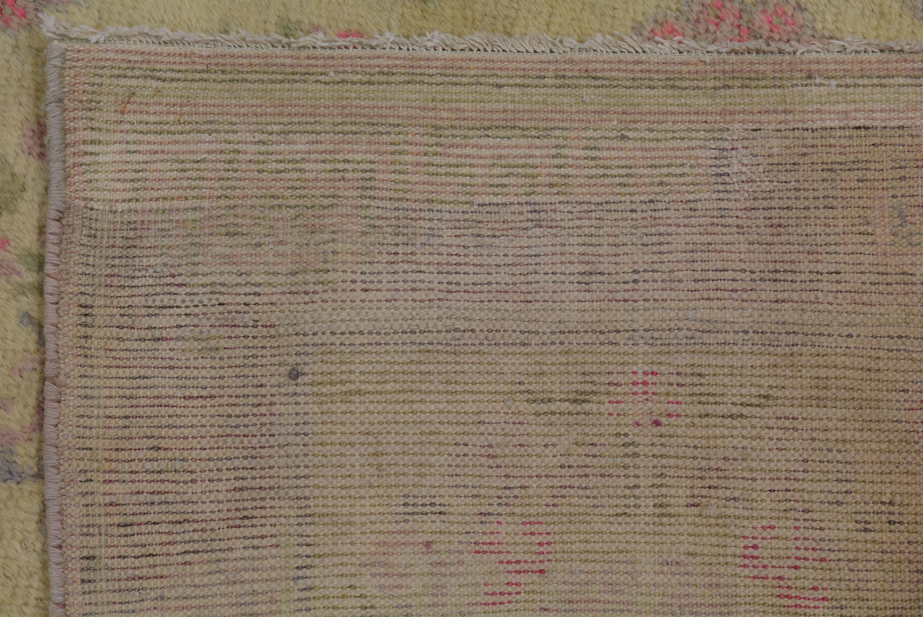 Tapis ancien du Turkestan oriental Khotan avec motif de couronne globale en vente 3