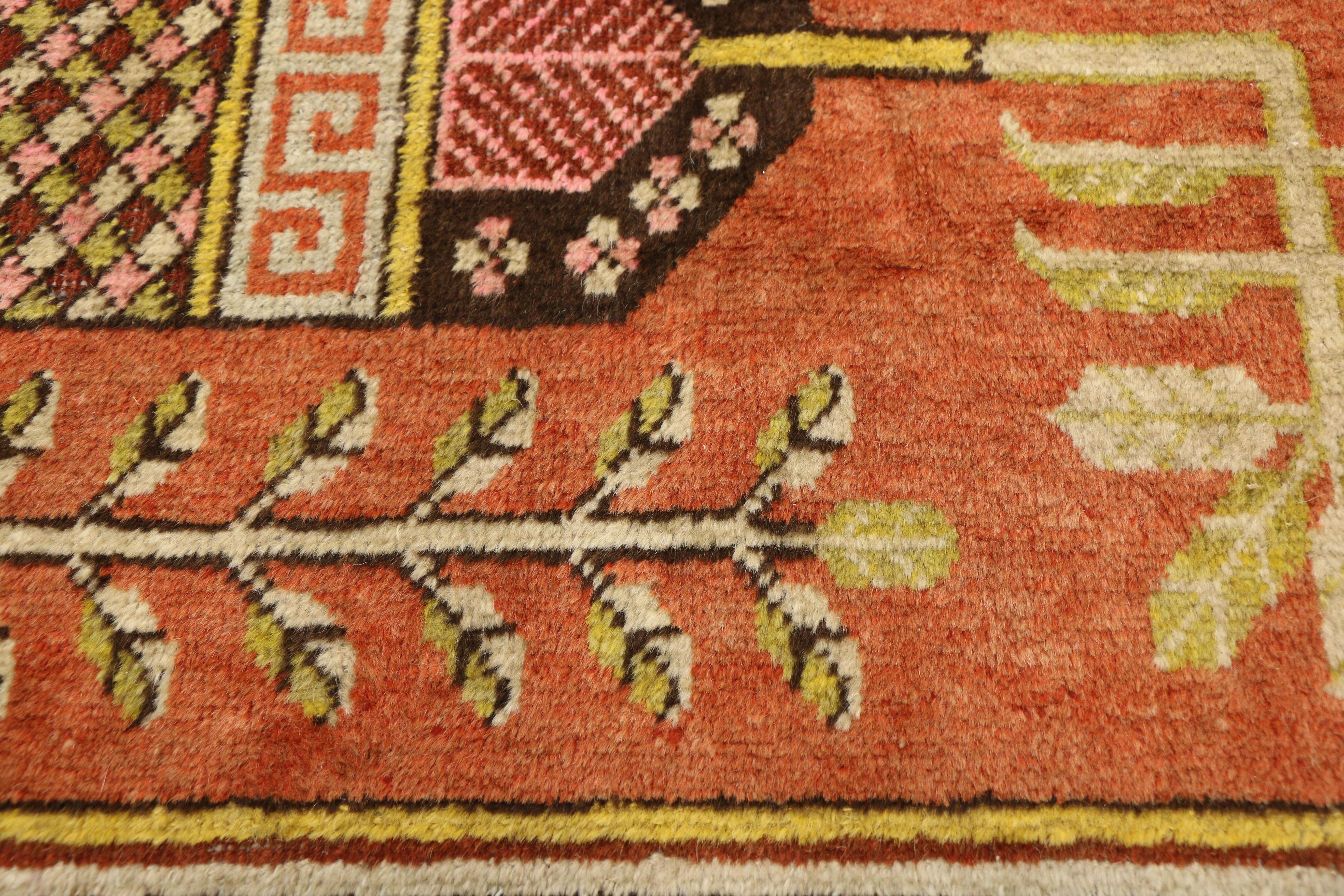 Antiker malerischer Khotan-Teppich aus Ostturkestan im eklektischen nordwestlichen Stil (Handgeknüpft) im Angebot