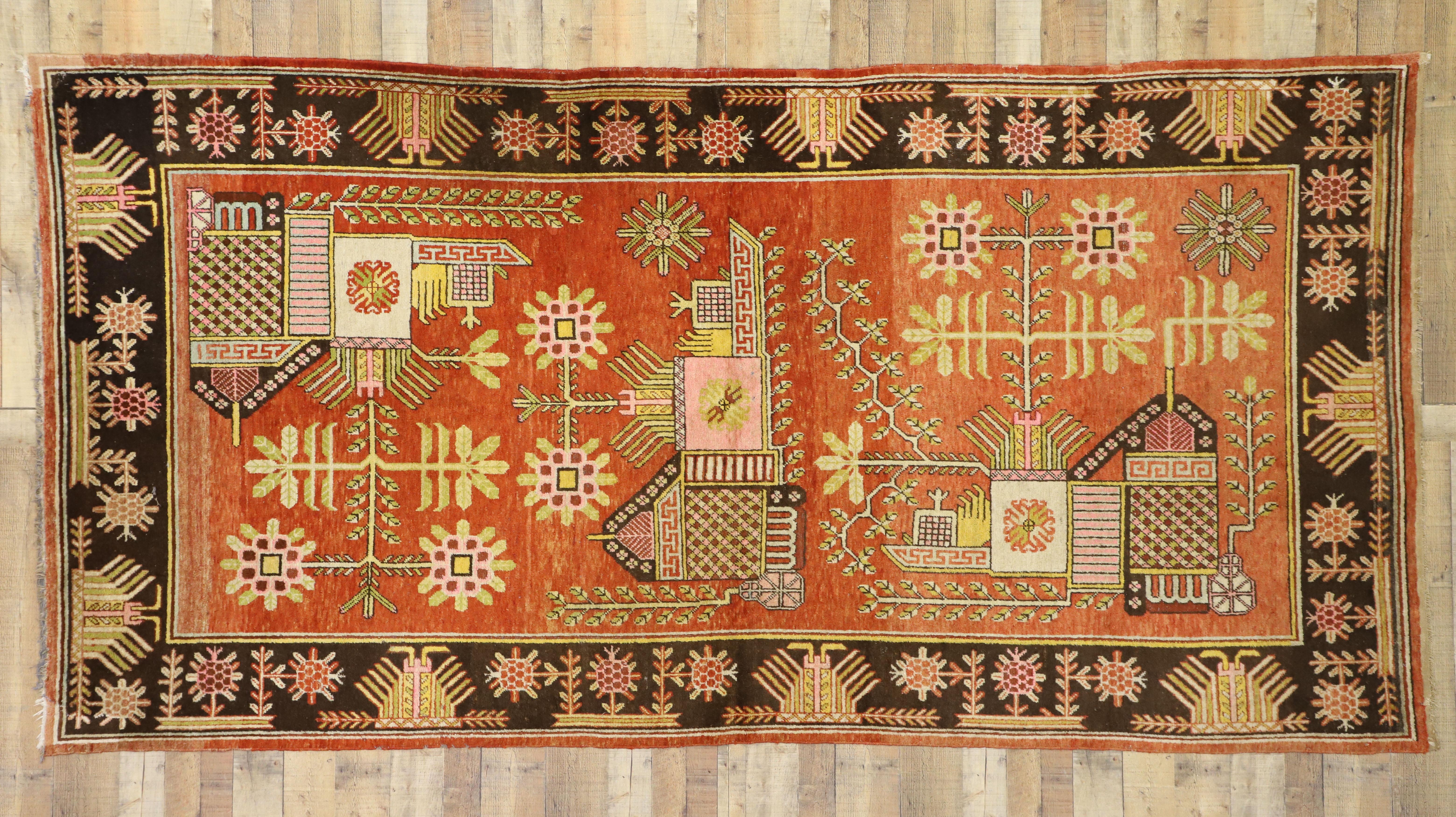 Antiker malerischer Khotan-Teppich aus Ostturkestan im eklektischen nordwestlichen Stil im Angebot 1