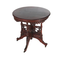 Ancienne table centrale ronde Eastlake sculptée et en acajou tourné, vers 1890