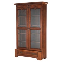 Antigua librería Eastlake de doble puerta tallada en nogal y nudo inciso C1900