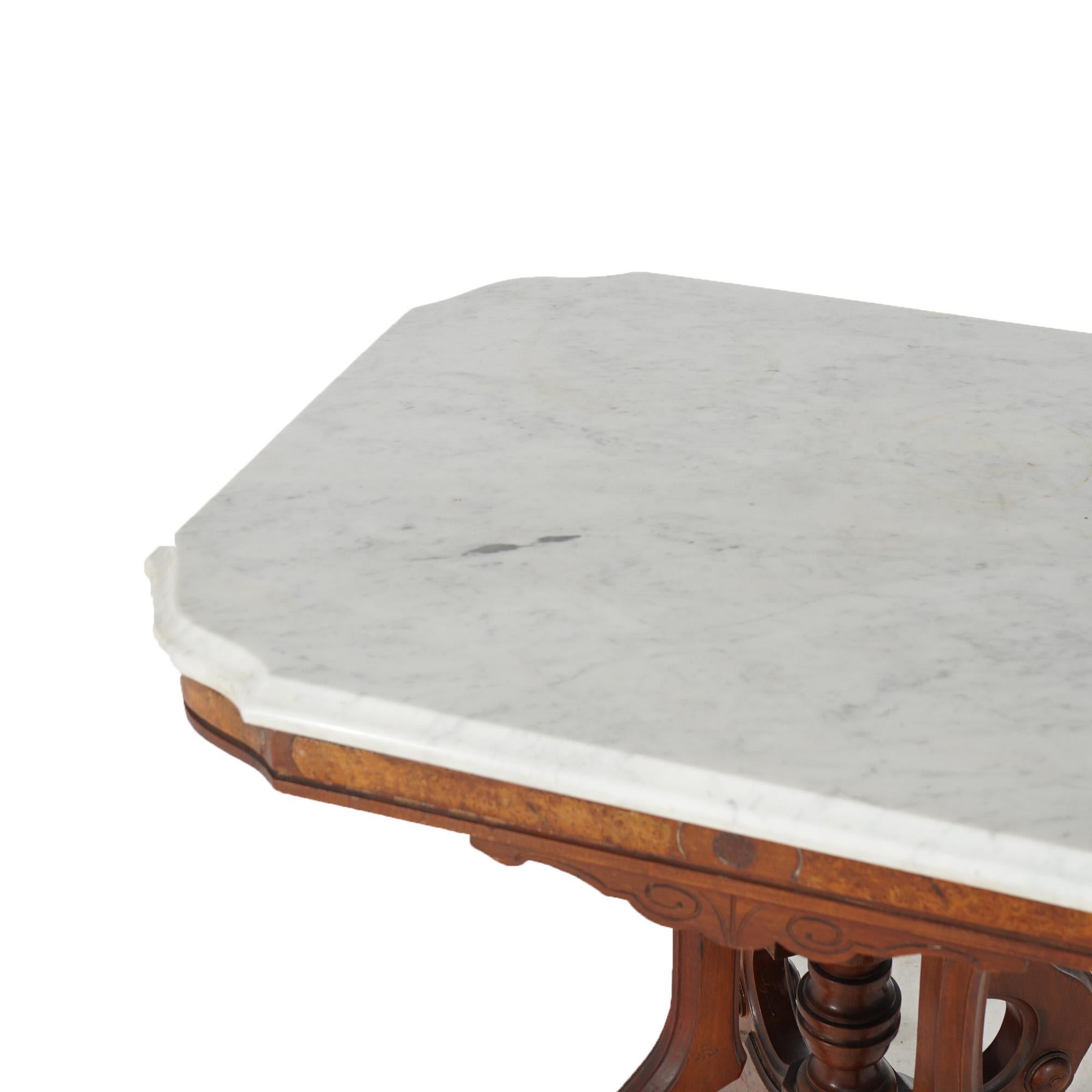 Antiker Eastlake-Parlor-Tisch aus geschnitztem Nussbaum und Wurzelholz mit Marmorplatte, um 1880 (19. Jahrhundert) im Angebot