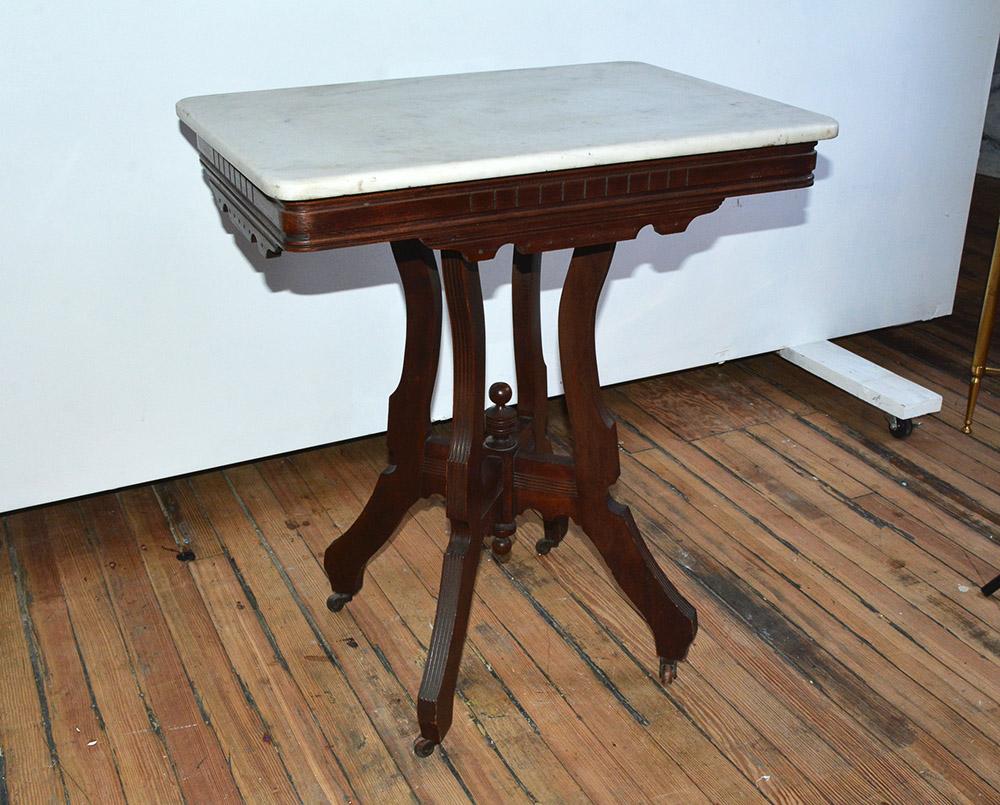Victorien Table centrale ancienne Eastlake en vente
