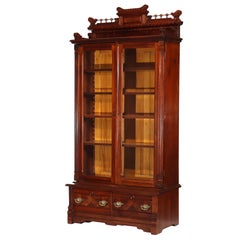 Antike Eastlake Chip geschnitzt Nussbaum & Burl 2-Tür 2-Schublade Bücherregal c1890