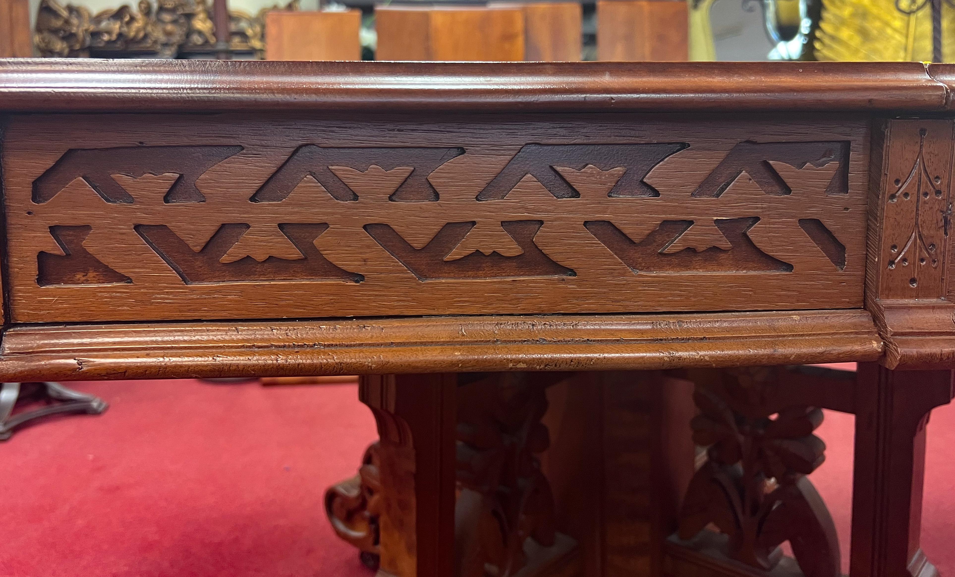 Antique Eastlake Dining Table with 6 Extensions Leaves 1