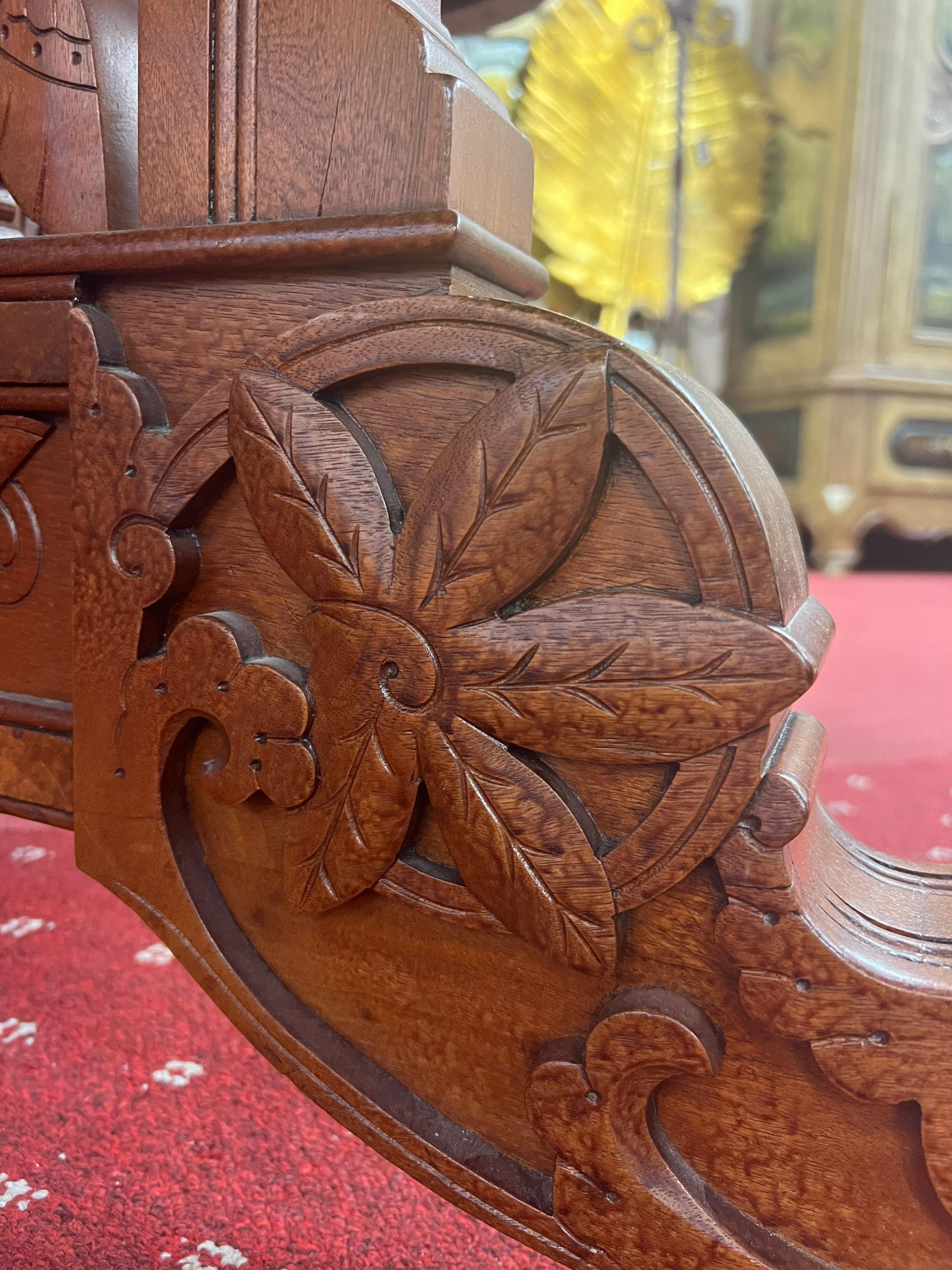 Antique Eastlake Dining Table with 6 Extensions Leaves 4