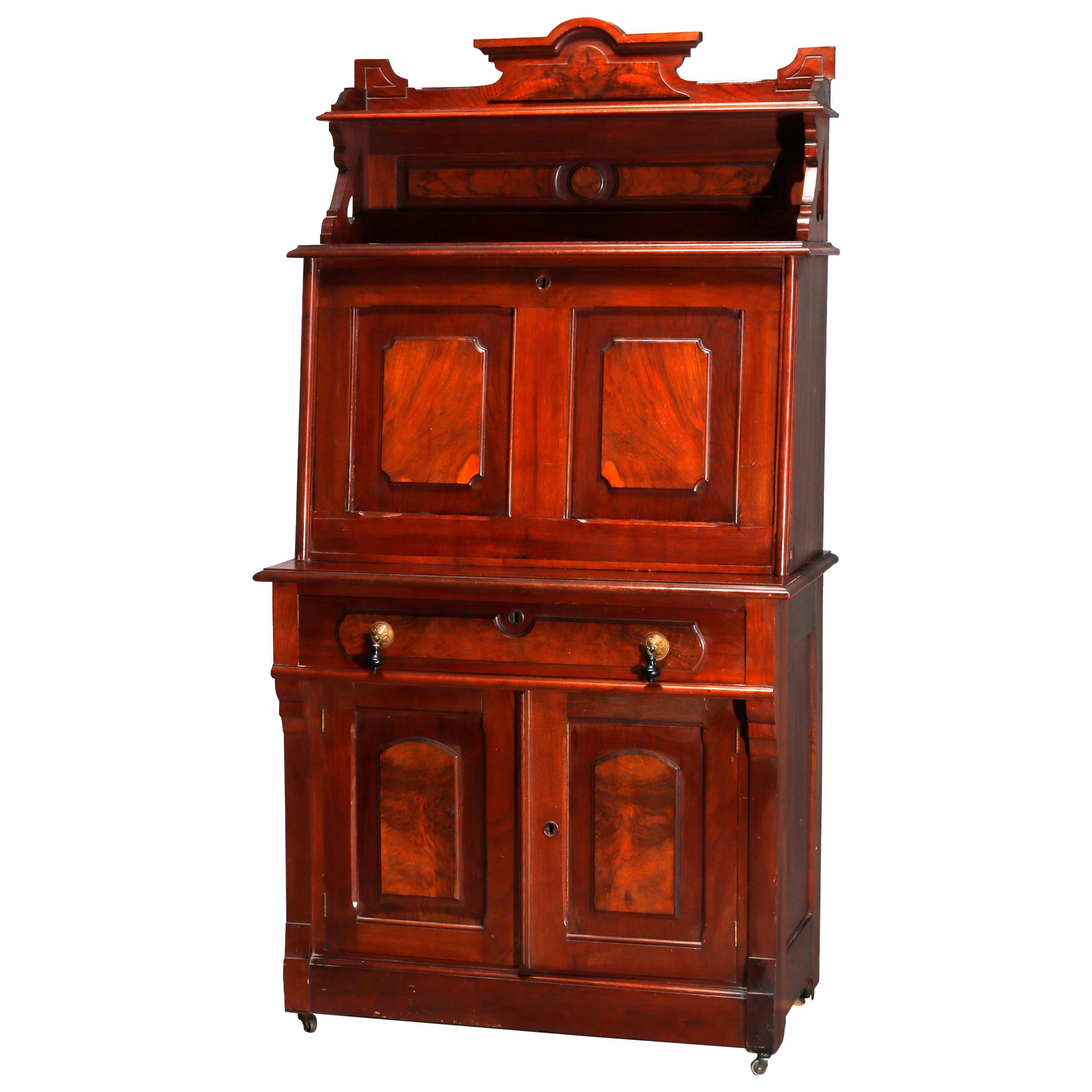 Antigua secretaria de frente inclinado de nogal inciso y nudo Eastlake, circa 1890