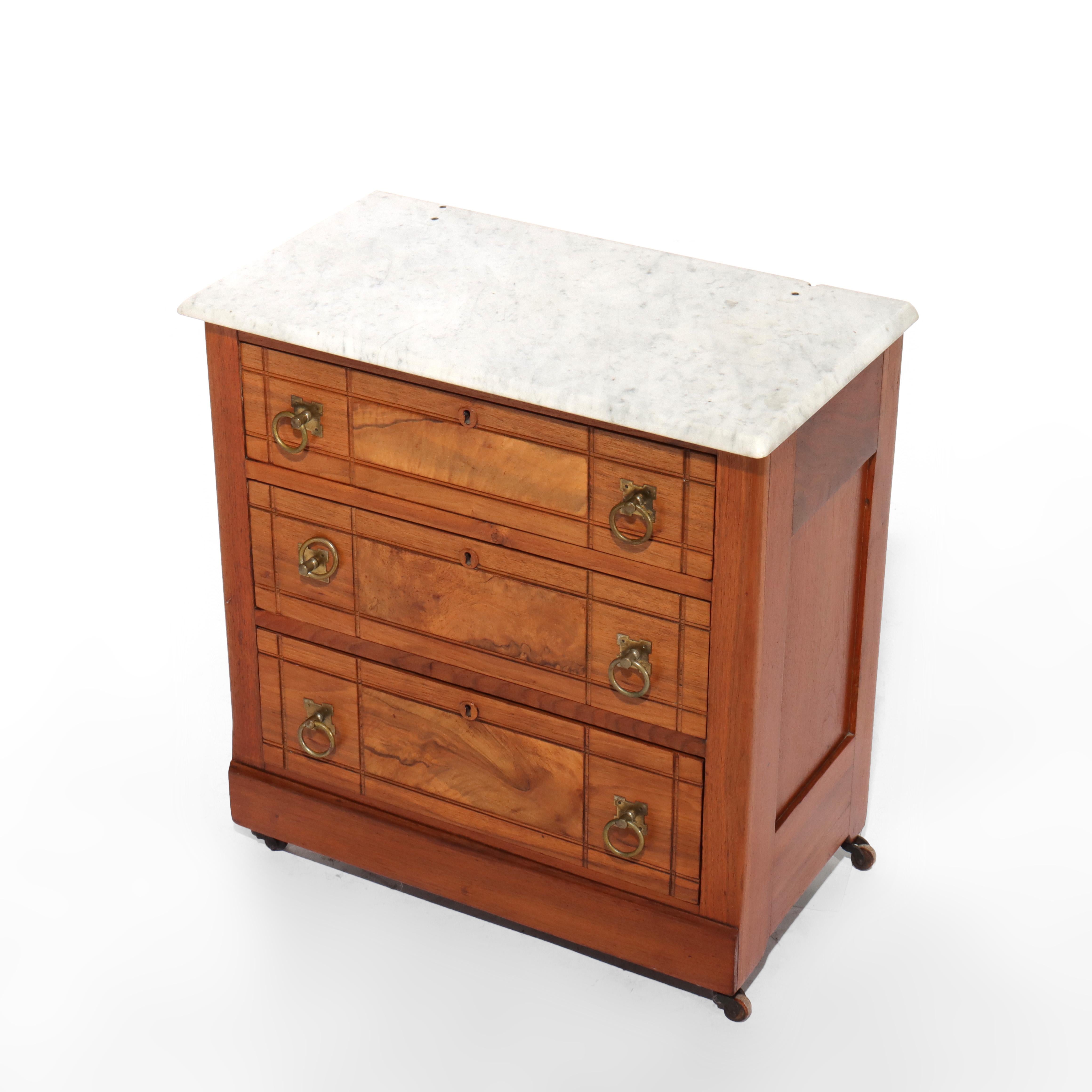 Commode ancienne à trois tiroirs en noyer et loupe de l'école Eastlake C1890 Bon état - En vente à Big Flats, NY