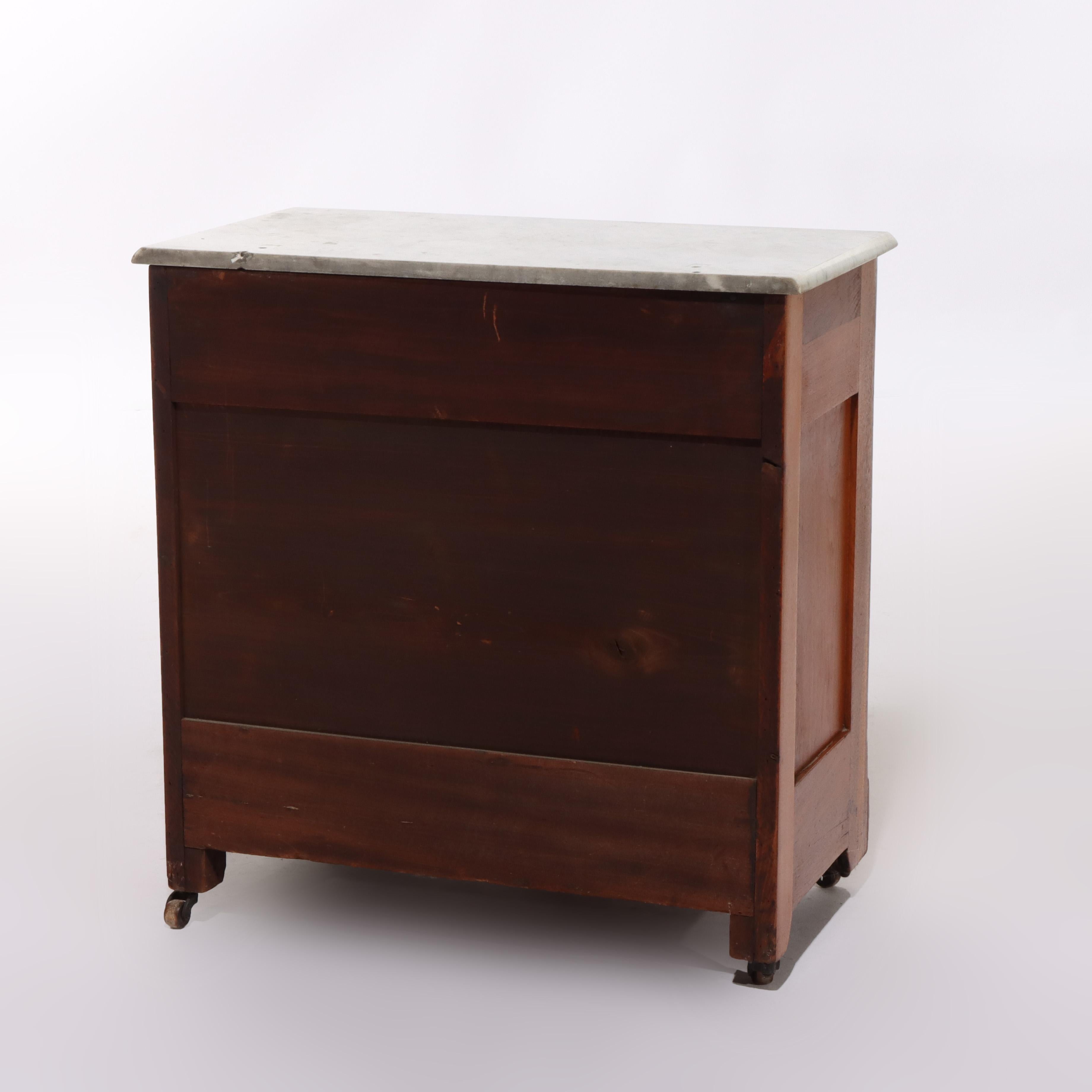 Commode ancienne à trois tiroirs en noyer et loupe de l'école Eastlake C1890 en vente 2